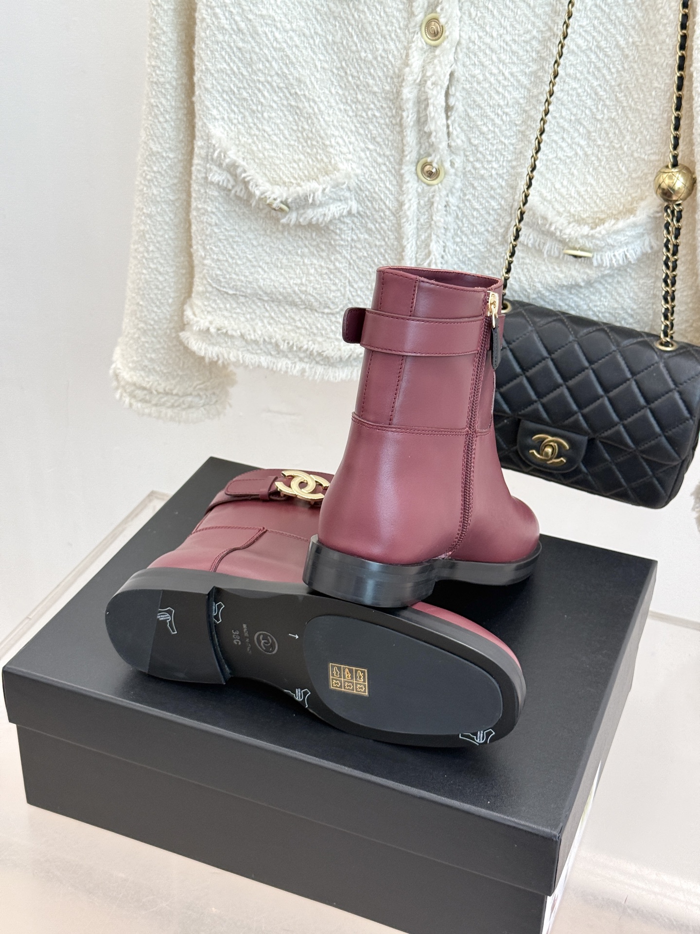 CHANE*|小香26B新品双C 金属皮带扣骑士靴短靴 双C金属皮带扣点睛 牛皮靴身细腻有光泽 上脚秒变直腿精 酷飒糅合 CHANE*|小香26B新品双C 金属皮带扣骑士靴短靴 双C金属皮带扣点睛 牛皮靴身细腻有光泽 上脚秒变直腿精 酷飒糅合