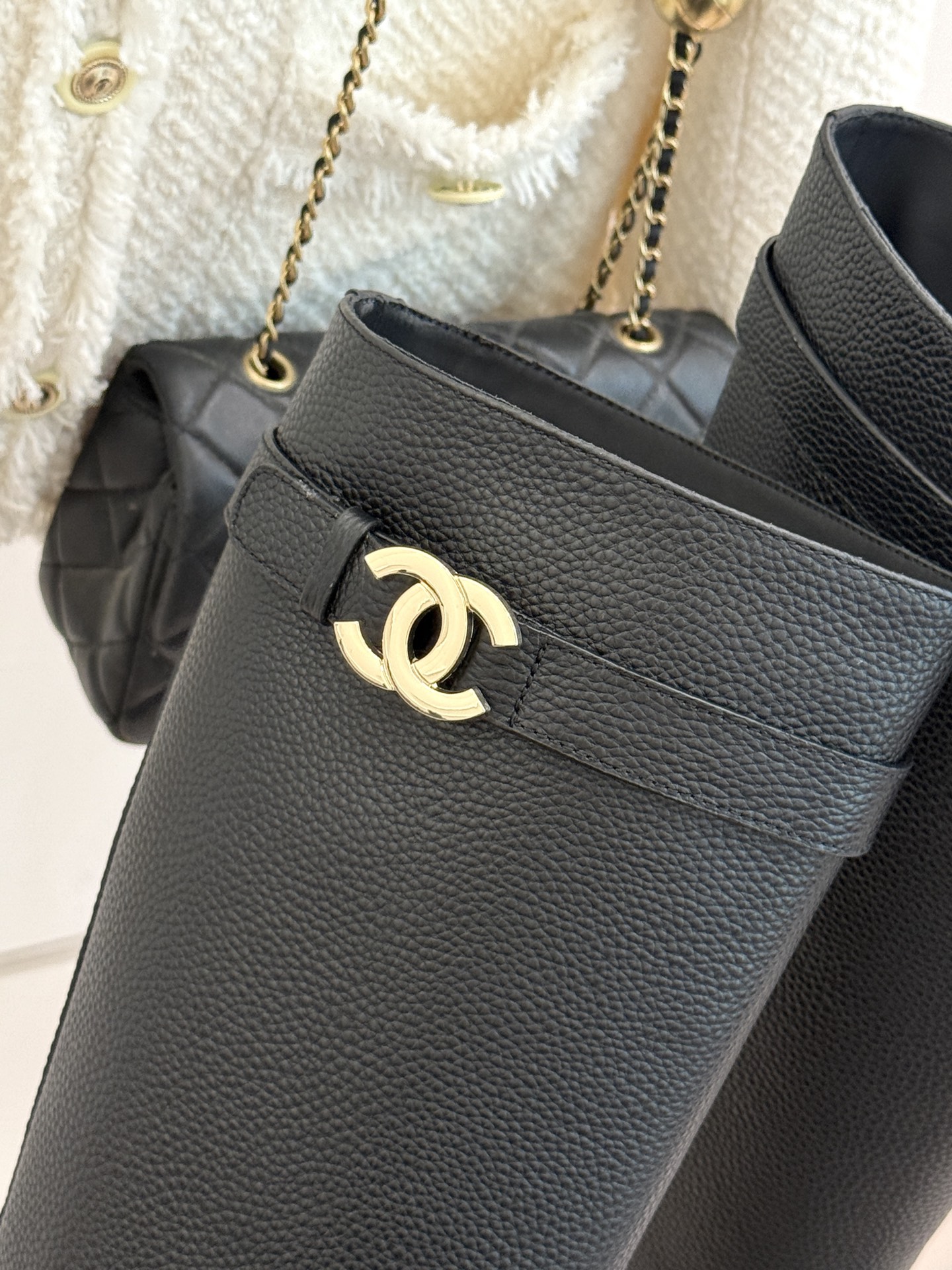 CHANE*|小香26B新品双C 金属皮带扣骑士靴短靴 双C金属皮带扣点睛 牛皮靴身细腻有光泽 上脚秒变直腿精 酷飒糅合 CHANE*|小香26B新品双C 金属皮带扣骑士靴短靴 双C金属皮带扣点睛 牛皮靴身细腻有光泽 上脚秒变直腿精 酷飒糅合