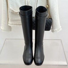 CHANE*|小香26B新品双C 金属皮带扣骑士靴短靴 双C金属皮带扣点睛 牛皮靴身细腻有光泽 上脚秒变直腿精 酷飒糅合 CHANE*|小香26B新品双C 金属皮带扣骑士靴短靴 双C金属皮带扣点睛 牛皮靴身细腻有光泽 上脚秒变直腿精 酷飒糅合