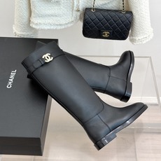CHANE*|小香26B新品双C 金属皮带扣骑士靴短靴 双C金属皮带扣点睛 牛皮靴身细腻有光泽 上脚秒变直腿精 酷飒糅合 CHANE*|小香26B新品双C 金属皮带扣骑士靴短靴 双C金属皮带扣点睛 牛皮靴身细腻有光泽 上脚秒变直腿精 酷飒糅合