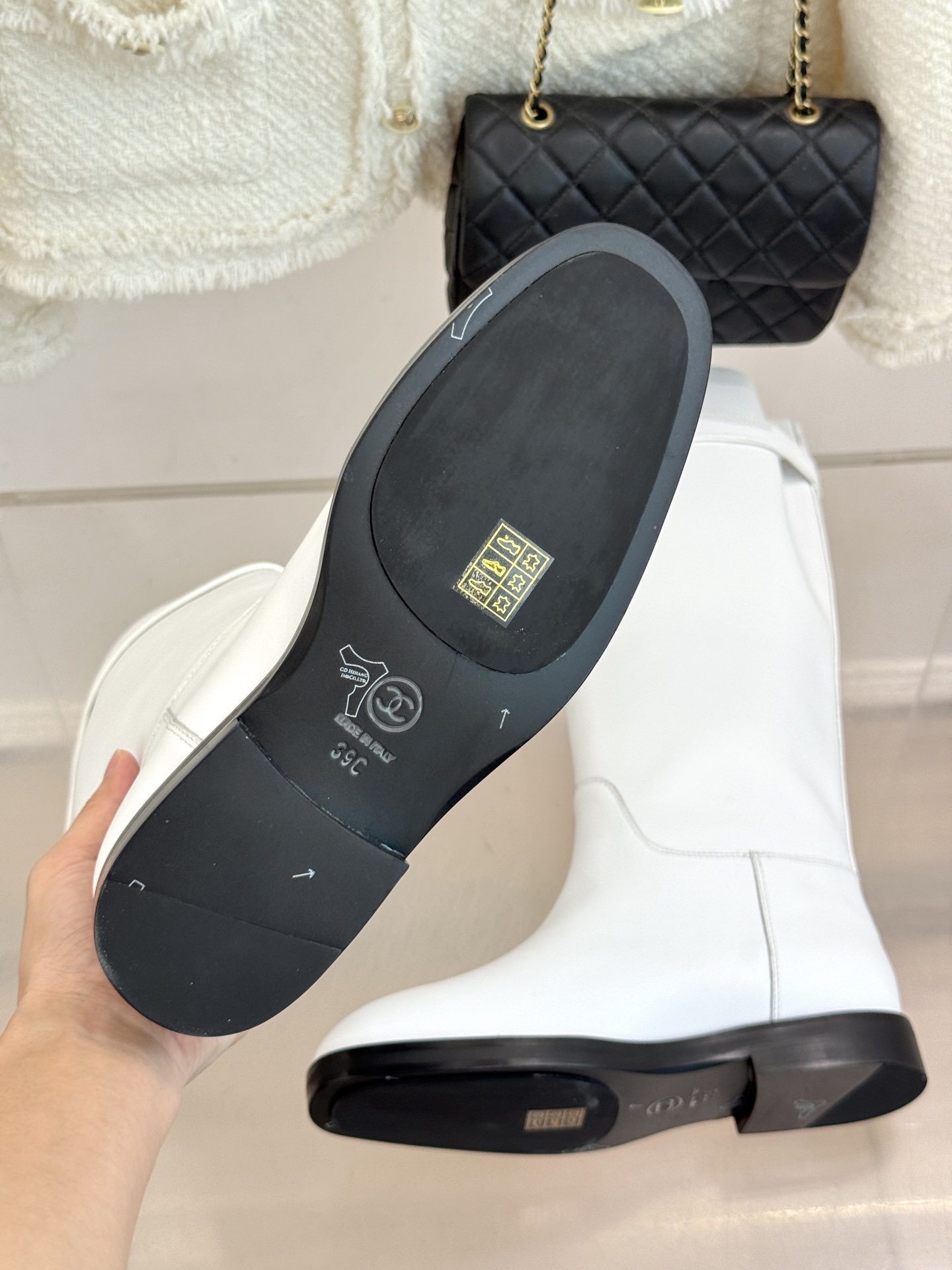 CHANE*|小香26B新品双C 金属皮带扣骑士靴短靴 双C金属皮带扣点睛 牛皮靴身细腻有光泽 上脚秒变直腿精 酷飒糅合 CHANE*|小香26B新品双C 金属皮带扣骑士靴短靴 双C金属皮带扣点睛 牛皮靴身细腻有光泽 上脚秒变直腿精 酷飒糅合