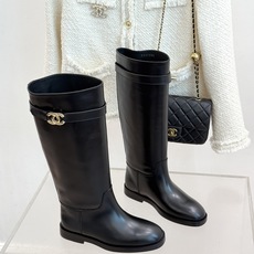 CHANE*|小香26B新品双C 金属皮带扣骑士靴短靴 双C金属皮带扣点睛 牛皮靴身细腻有光泽 上脚秒变直腿精 酷飒糅合 CHANE*|小香26B新品双C 金属皮带扣骑士靴短靴 双C金属皮带扣点睛 牛皮靴身细腻有光泽 上脚秒变直腿精 酷飒糅合