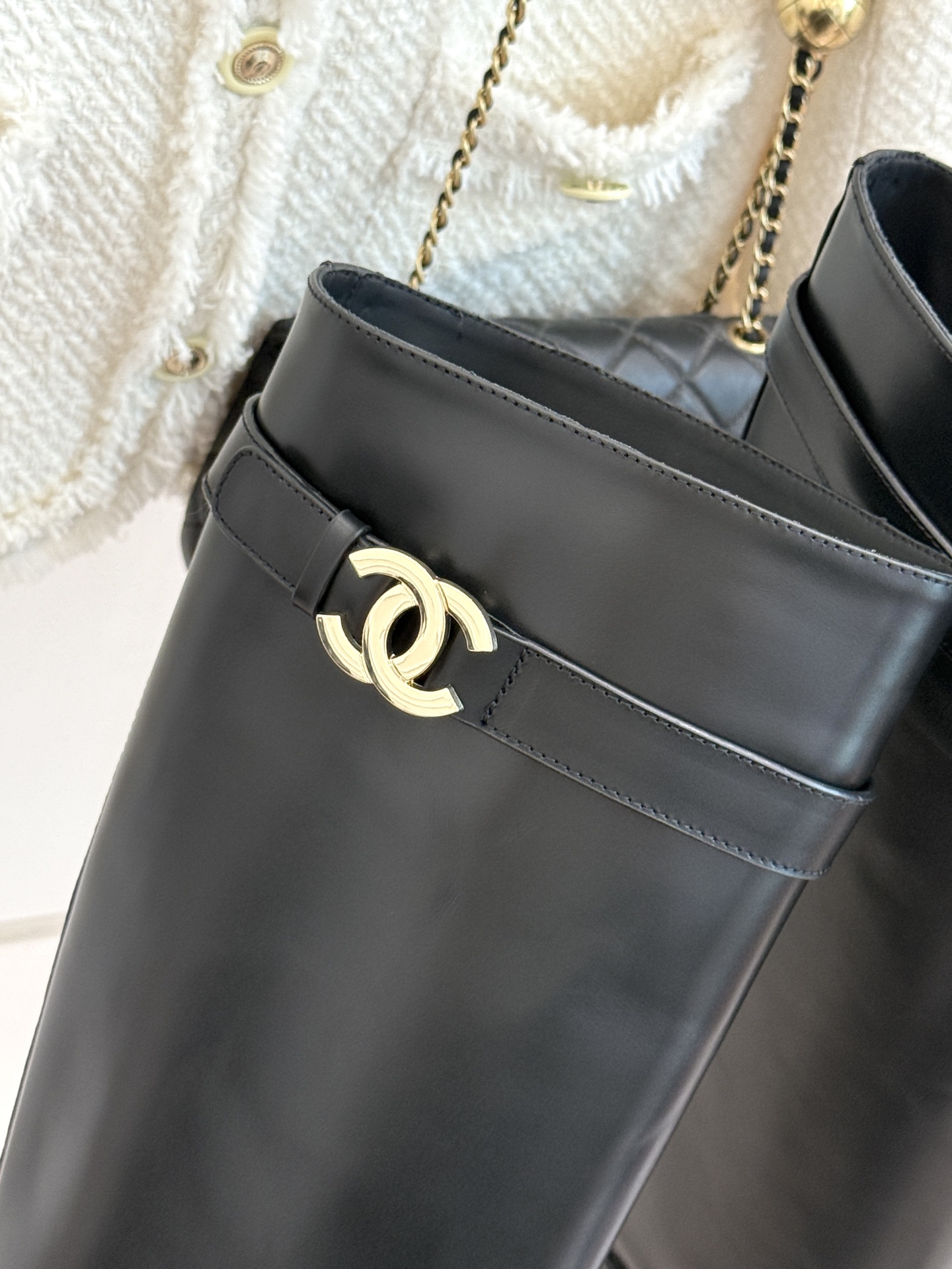 CHANE*|小香26B新品双C 金属皮带扣骑士靴短靴 双C金属皮带扣点睛 牛皮靴身细腻有光泽 上脚秒变直腿精 酷飒糅合 CHANE*|小香26B新品双C 金属皮带扣骑士靴短靴 双C金属皮带扣点睛 牛皮靴身细腻有光泽 上脚秒变直腿精 酷飒糅合