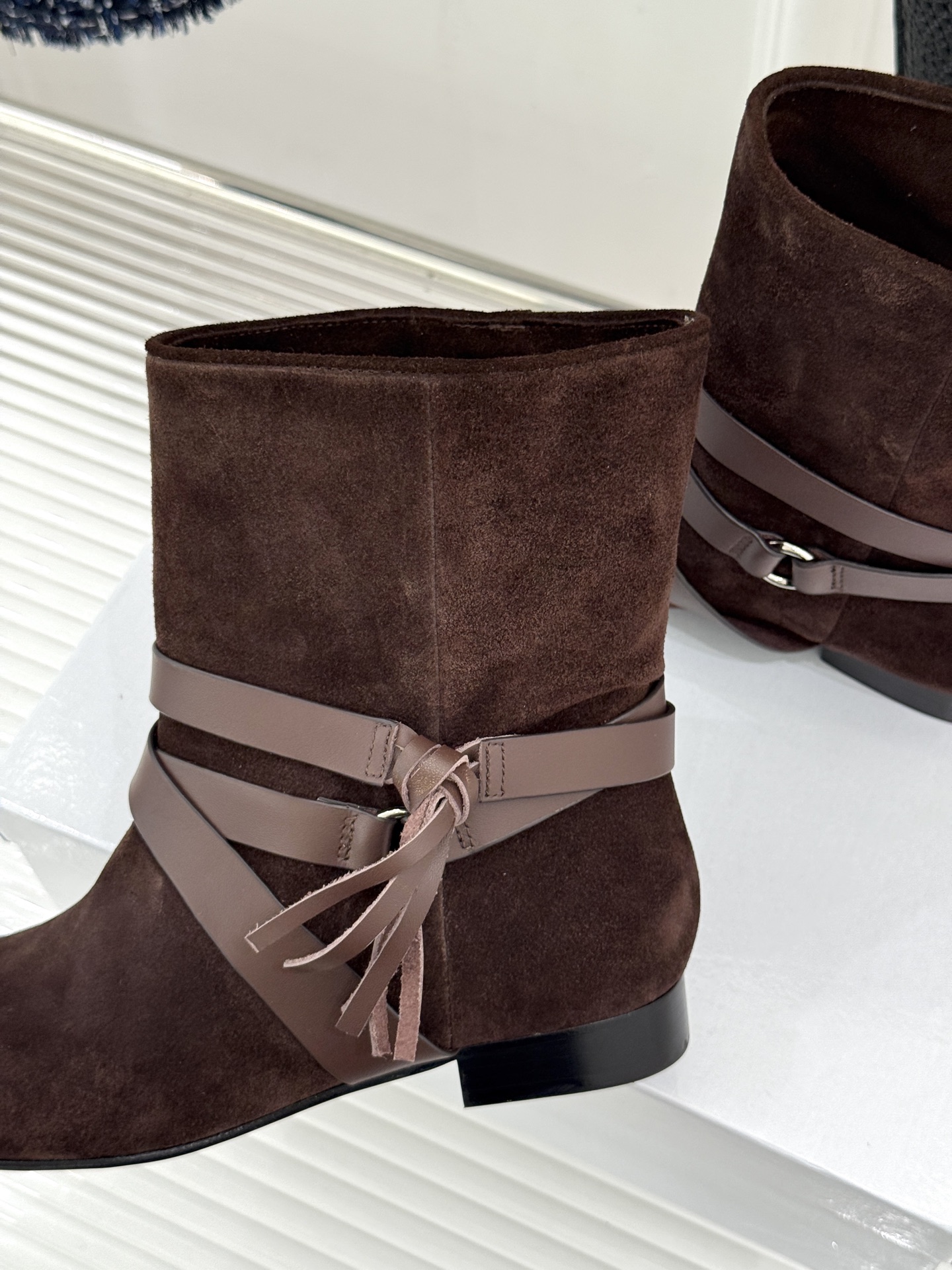 ISABEL MARANT/伊莎贝尔 26WF新品复古皮带扣短靴 秋冬造型点睛宝藏靴款 小众设计不易与人撞款 哑光绒面自 ISABEL MARANT/伊莎贝尔 26WF新品复古皮带扣短靴 秋冬造型点睛宝藏靴款 小众设计不易与人撞款 哑光绒面自