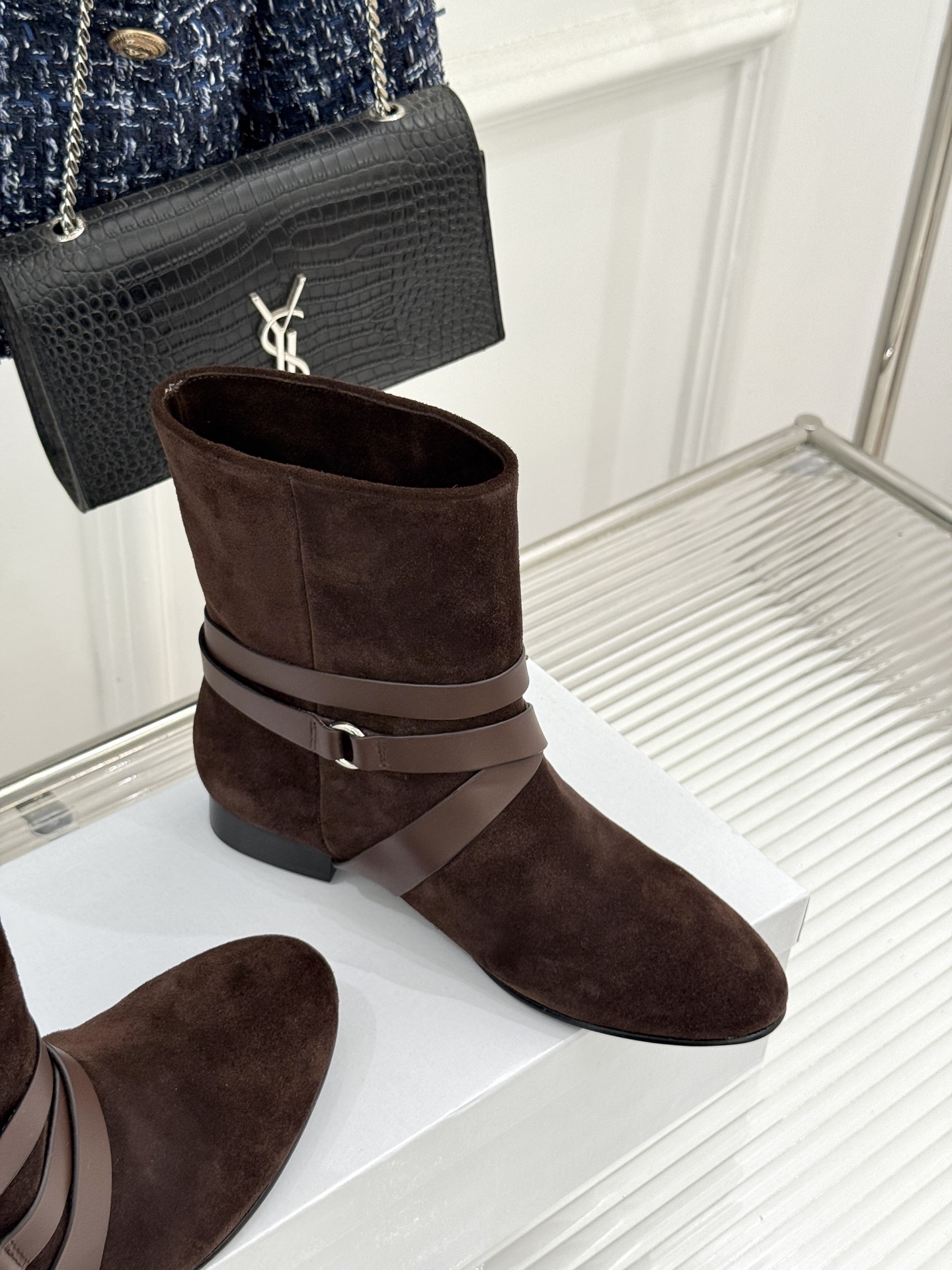 ISABEL MARANT/伊莎贝尔 26WF新品复古皮带扣短靴 秋冬造型点睛宝藏靴款 小众设计不易与人撞款 哑光绒面自 ISABEL MARANT/伊莎贝尔 26WF新品复古皮带扣短靴 秋冬造型点睛宝藏靴款 小众设计不易与人撞款 哑光绒面自