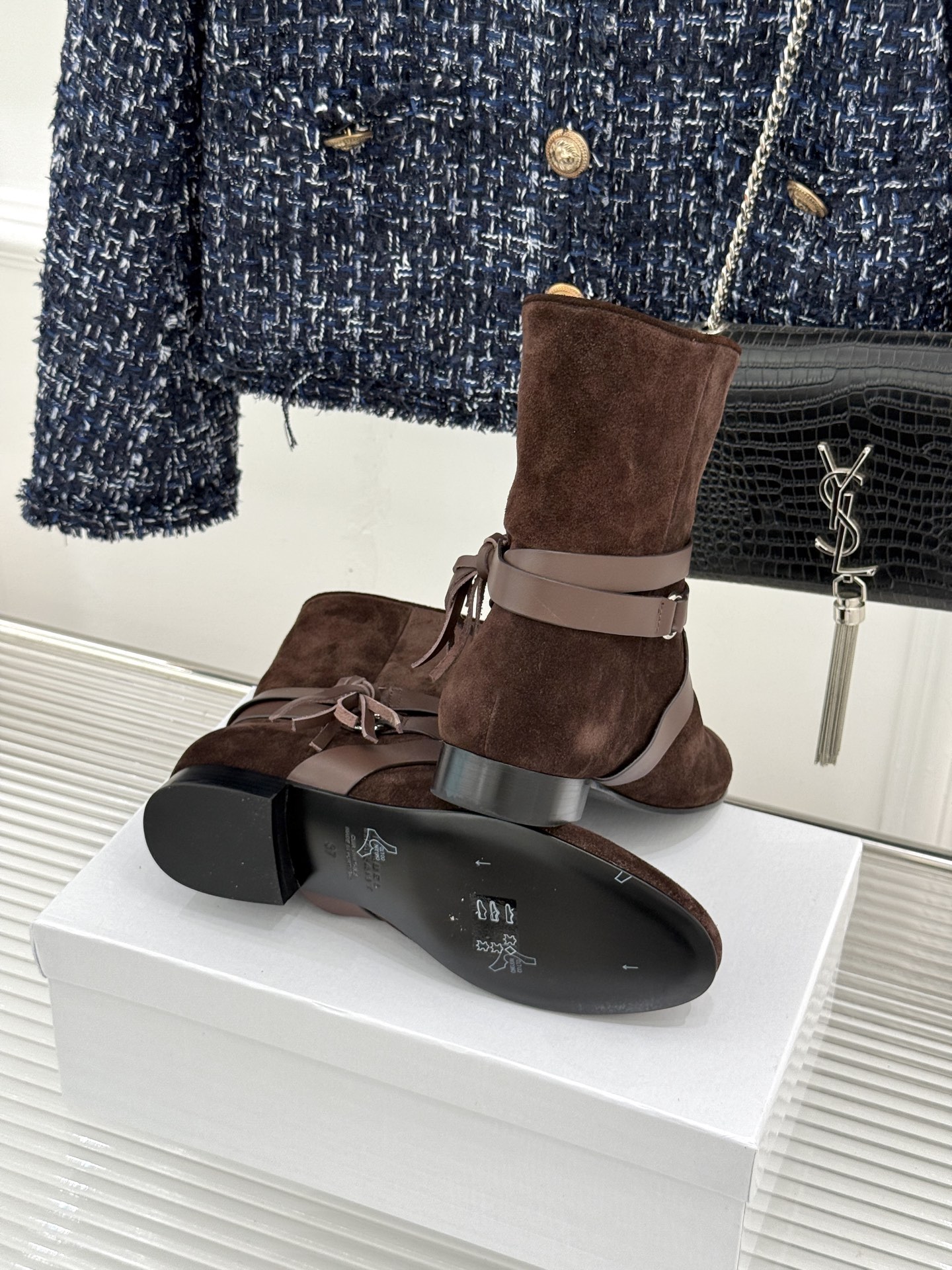 ISABEL MARANT/伊莎贝尔 26WF新品复古皮带扣短靴 秋冬造型点睛宝藏靴款 小众设计不易与人撞款 哑光绒面自 ISABEL MARANT/伊莎贝尔 26WF新品复古皮带扣短靴 秋冬造型点睛宝藏靴款 小众设计不易与人撞款 哑光绒面自