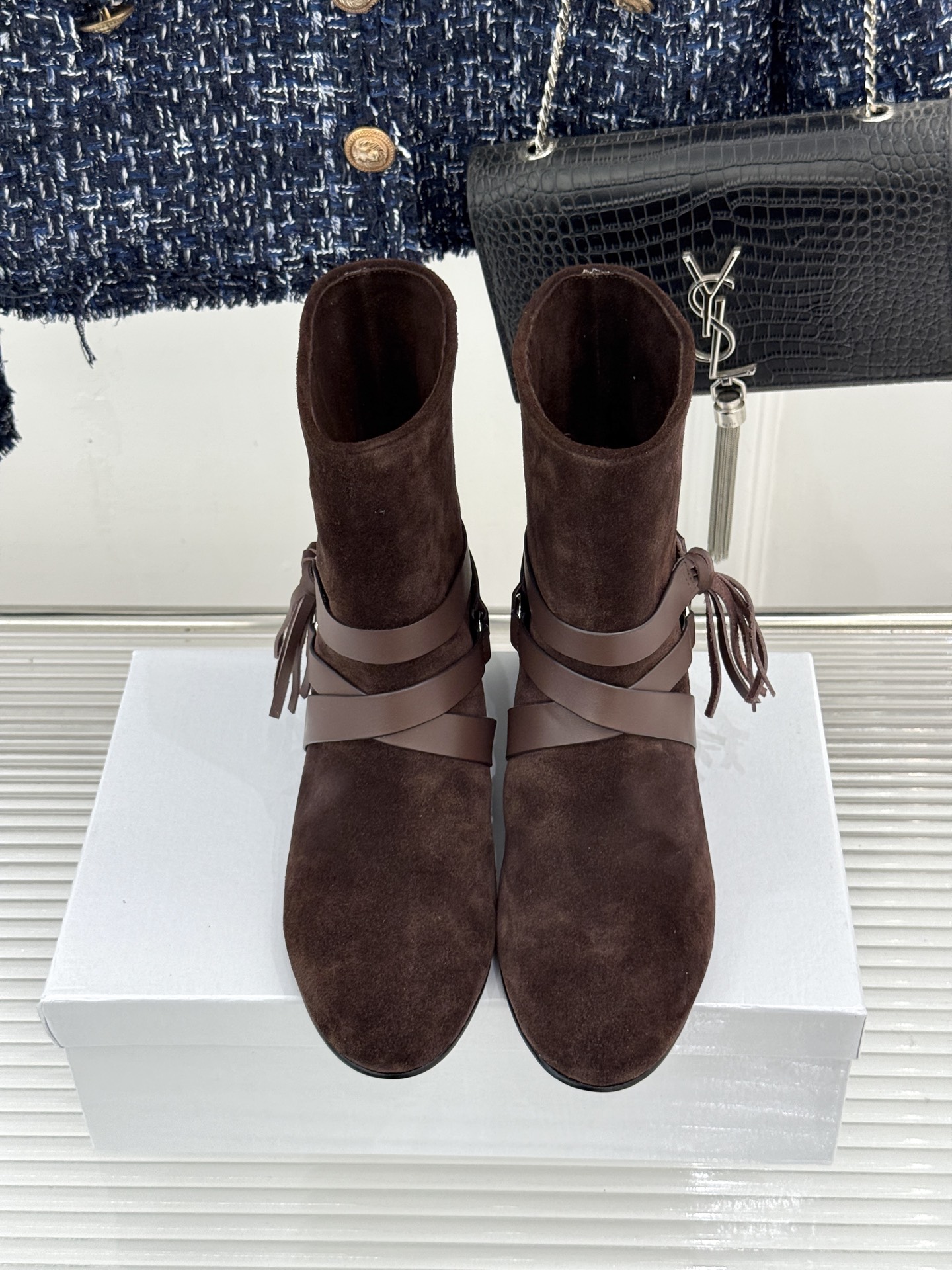 ISABEL MARANT/伊莎贝尔 26WF新品复古皮带扣短靴 秋冬造型点睛宝藏靴款 小众设计不易与人撞款 哑光绒面自 ISABEL MARANT/伊莎贝尔 26WF新品复古皮带扣短靴 秋冬造型点睛宝藏靴款 小众设计不易与人撞款 哑光绒面自