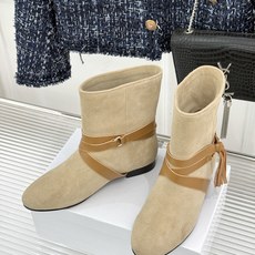 ISABEL MARANT/伊莎贝尔 26WF新品复古皮带扣短靴 秋冬造型点睛宝藏靴款 小众设计不易与人撞款 哑光绒面自 ISABEL MARANT/伊莎贝尔 26WF新品复古皮带扣短靴 秋冬造型点睛宝藏靴款 小众设计不易与人撞款 哑光绒面自