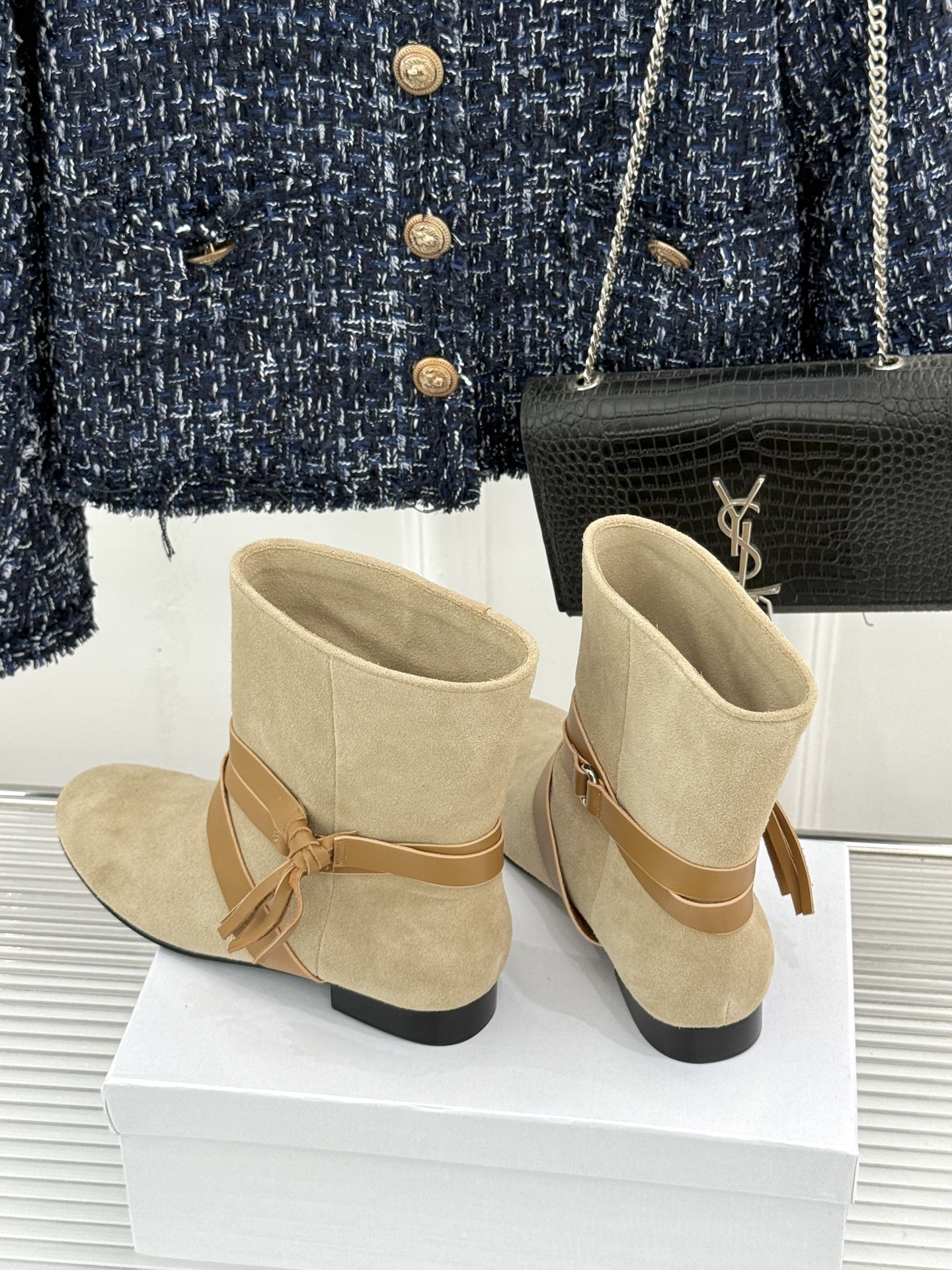 ISABEL MARANT/伊莎贝尔 26WF新品复古皮带扣短靴 秋冬造型点睛宝藏靴款 小众设计不易与人撞款 哑光绒面自 ISABEL MARANT/伊莎贝尔 26WF新品复古皮带扣短靴 秋冬造型点睛宝藏靴款 小众设计不易与人撞款 哑光绒面自