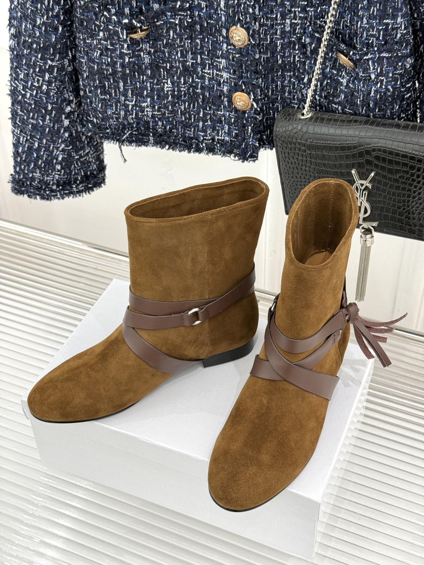 ISABEL MARANT/伊莎贝尔 26WF新品复古皮带扣短靴 秋冬造型点睛宝藏靴款 小众设计不易与人撞款 哑光绒面自