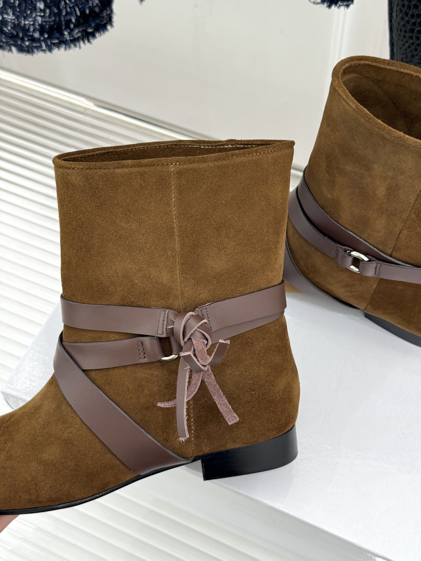 ISABEL MARANT/伊莎贝尔 26WF新品复古皮带扣短靴 秋冬造型点睛宝藏靴款 小众设计不易与人撞款 哑光绒面自