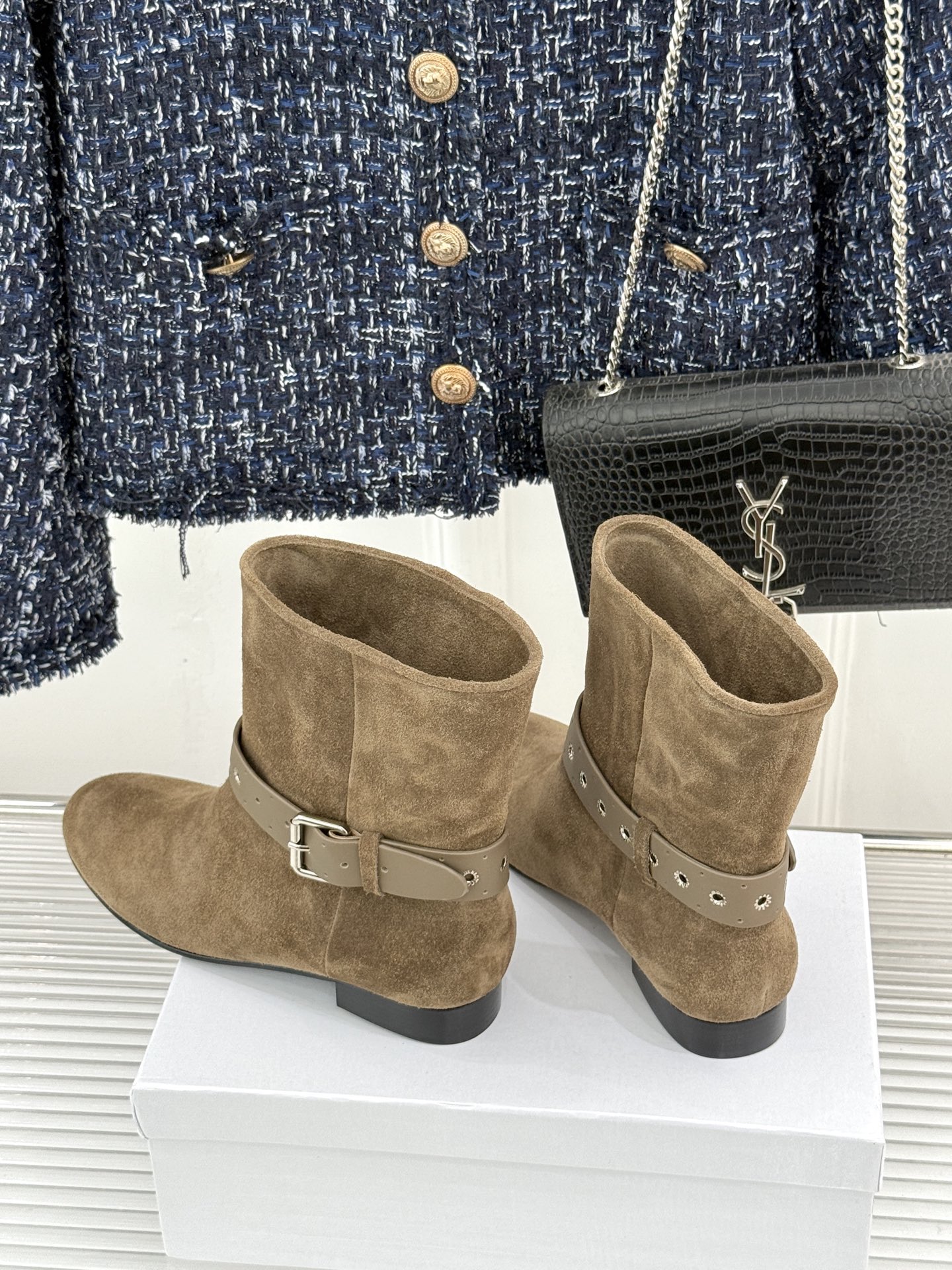 ISABEL MARANT/伊莎贝尔 26WF新品复古皮带扣短靴 秋冬造型点睛宝藏靴款 小众设计不易与人撞款 哑光绒面自 ISABEL MARANT/伊莎贝尔 26WF新品复古皮带扣短靴 秋冬造型点睛宝藏靴款 小众设计不易与人撞款 哑光绒面自