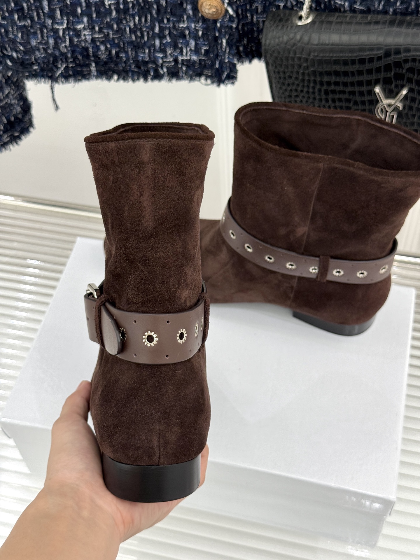 ISABEL MARANT/伊莎贝尔 26WF新品复古皮带扣短靴 秋冬造型点睛宝藏靴款 小众设计不易与人撞款 哑光绒面自 ISABEL MARANT/伊莎贝尔 26WF新品复古皮带扣短靴 秋冬造型点睛宝藏靴款 小众设计不易与人撞款 哑光绒面自