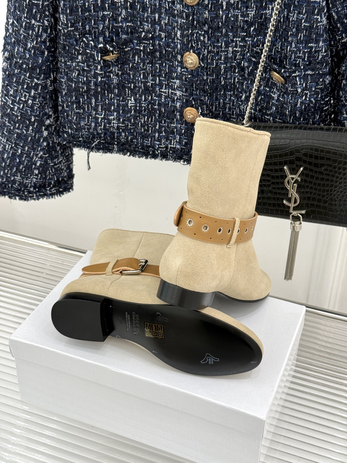 ISABEL MARANT/伊莎贝尔 26WF新品复古皮带扣短靴 秋冬造型点睛宝藏靴款 小众设计不易与人撞款 哑光绒面自 ISABEL MARANT/伊莎贝尔 26WF新品复古皮带扣短靴 秋冬造型点睛宝藏靴款 小众设计不易与人撞款 哑光绒面自
