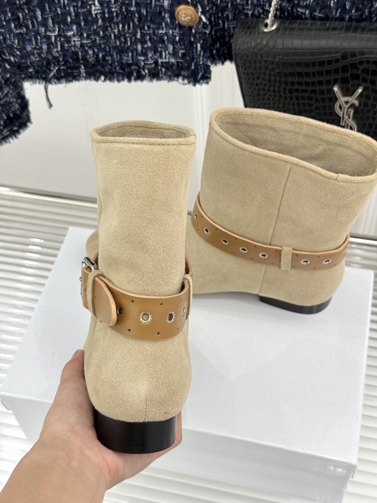 ISABEL MARANT/伊莎贝尔 26WF新品复古皮带扣短靴 秋冬造型点睛宝藏靴款 小众设计不易与人撞款 哑光绒面自 ISABEL MARANT/伊莎贝尔 26WF新品复古皮带扣短靴 秋冬造型点睛宝藏靴款 小众设计不易与人撞款 哑光绒面自