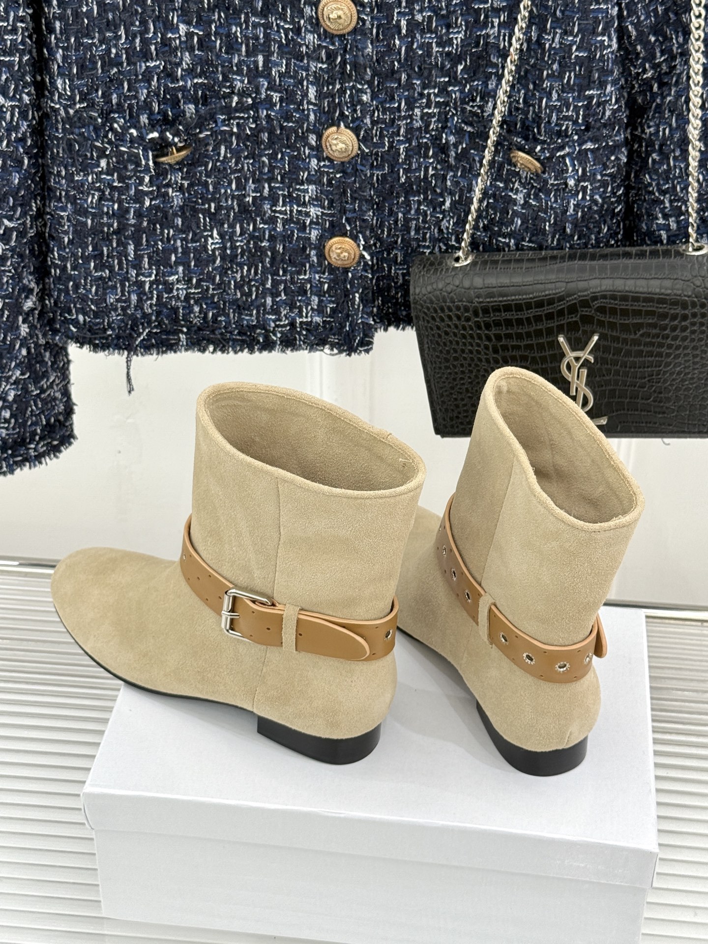 ISABEL MARANT/伊莎贝尔 26WF新品复古皮带扣短靴 秋冬造型点睛宝藏靴款 小众设计不易与人撞款 哑光绒面自 ISABEL MARANT/伊莎贝尔 26WF新品复古皮带扣短靴 秋冬造型点睛宝藏靴款 小众设计不易与人撞款 哑光绒面自