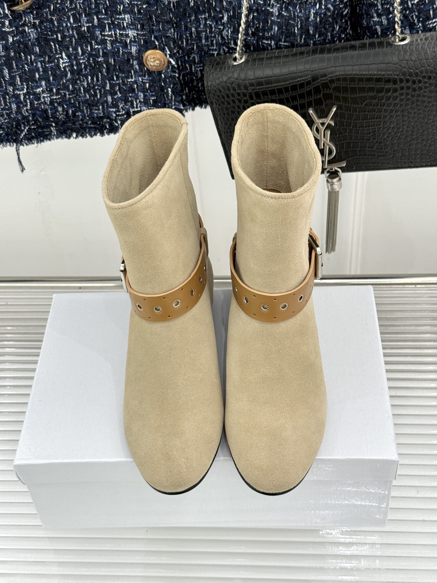 ISABEL MARANT/伊莎贝尔 26WF新品复古皮带扣短靴 秋冬造型点睛宝藏靴款 小众设计不易与人撞款 哑光绒面自 ISABEL MARANT/伊莎贝尔 26WF新品复古皮带扣短靴 秋冬造型点睛宝藏靴款 小众设计不易与人撞款 哑光绒面自