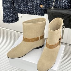 ISABEL MARANT/伊莎贝尔 26WF新品复古皮带扣短靴 秋冬造型点睛宝藏靴款 小众设计不易与人撞款 哑光绒面自 ISABEL MARANT/伊莎贝尔 26WF新品复古皮带扣短靴 秋冬造型点睛宝藏靴款 小众设计不易与人撞款 哑光绒面自