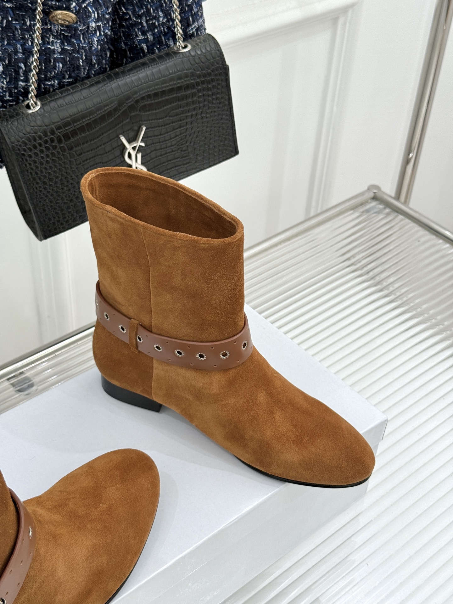 ISABEL MARANT/伊莎贝尔 26WF新品复古皮带扣短靴 秋冬造型点睛宝藏靴款 小众设计不易与人撞款 哑光绒面自 ISABEL MARANT/伊莎贝尔 26WF新品复古皮带扣短靴 秋冬造型点睛宝藏靴款 小众设计不易与人撞款 哑光绒面自