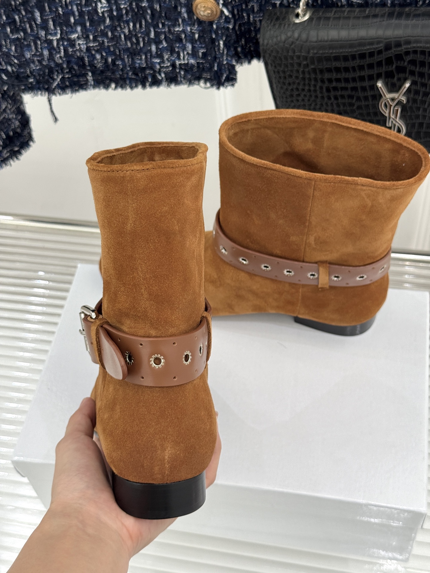 ISABEL MARANT/伊莎贝尔 26WF新品复古皮带扣短靴 秋冬造型点睛宝藏靴款 小众设计不易与人撞款 哑光绒面自 ISABEL MARANT/伊莎贝尔 26WF新品复古皮带扣短靴 秋冬造型点睛宝藏靴款 小众设计不易与人撞款 哑光绒面自