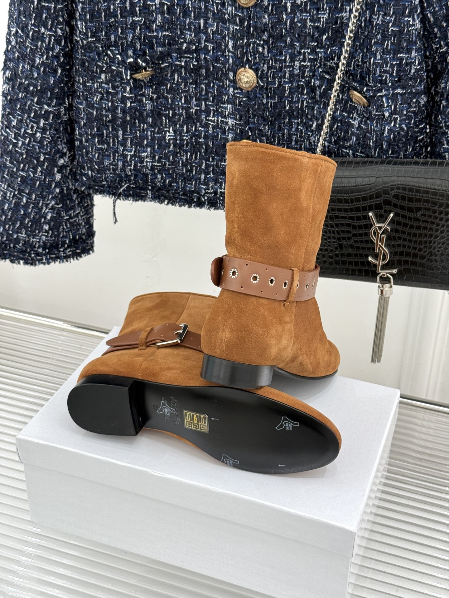 ISABEL MARANT/伊莎贝尔 26WF新品复古皮带扣短靴 秋冬造型点睛宝藏靴款 小众设计不易与人撞款 哑光绒面自 ISABEL MARANT/伊莎贝尔 26WF新品复古皮带扣短靴 秋冬造型点睛宝藏靴款 小众设计不易与人撞款 哑光绒面自