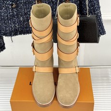 L*V驴家26WF秋冬新品皮带扣 波西米亚风骑士靴 皮带扣缀饰复古靴身 波西米亚风情融于肌理 牛皮质感醇厚细腻 骑士靴型 L*V驴家26WF秋冬新品皮带扣 波西米亚风骑士靴 皮带扣缀饰复古靴身 波西米亚风情融于肌理 牛皮质感醇厚细腻 骑士靴型