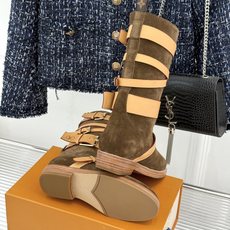L*V驴家26WF秋冬新品皮带扣 波西米亚风骑士靴 皮带扣缀饰复古靴身 波西米亚风情融于肌理 牛皮质感醇厚细腻 骑士靴型 L*V驴家26WF秋冬新品皮带扣 波西米亚风骑士靴 皮带扣缀饰复古靴身 波西米亚风情融于肌理 牛皮质感醇厚细腻 骑士靴型