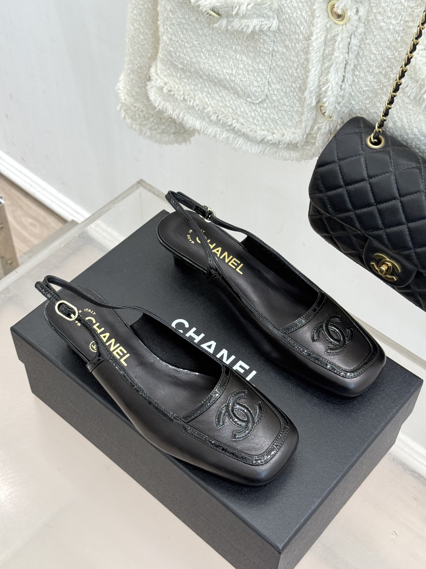 CHANE*|小香26B新品双C 拼色复古方头猫跟单鞋 双C徽标尽显精致质感 复古圆头柔化脚型线条 猫跟稳妥好走不累脚 CHANE*|小香26B新品双C 拼色复古方头猫跟单鞋 双C徽标尽显精致质感 复古圆头柔化脚型线条 猫跟稳妥好走不累脚