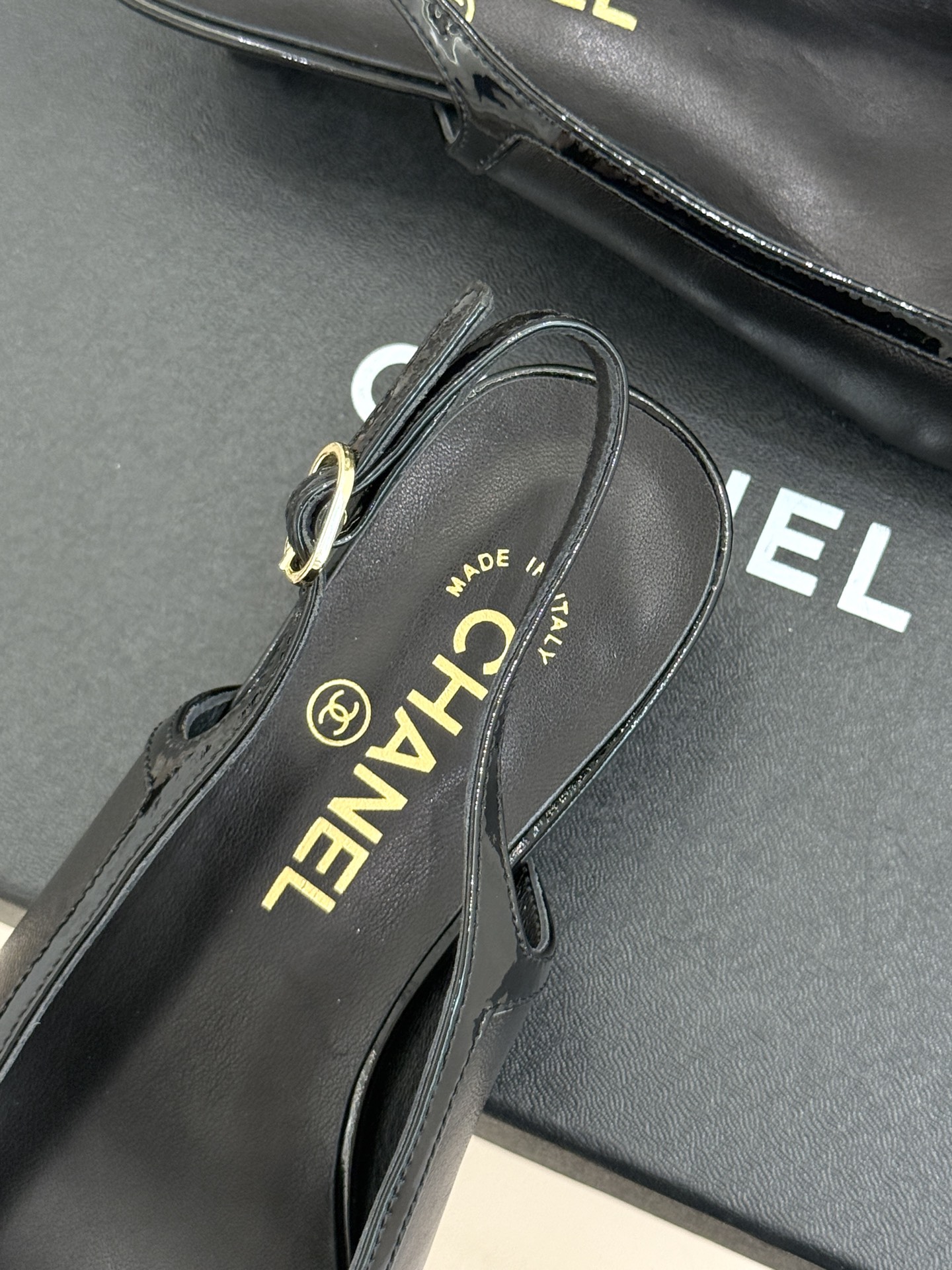CHANE*|小香26B新品双C 拼色复古方头猫跟单鞋 双C徽标尽显精致质感 复古圆头柔化脚型线条 猫跟稳妥好走不累脚 CHANE*|小香26B新品双C 拼色复古方头猫跟单鞋 双C徽标尽显精致质感 复古圆头柔化脚型线条 猫跟稳妥好走不累脚