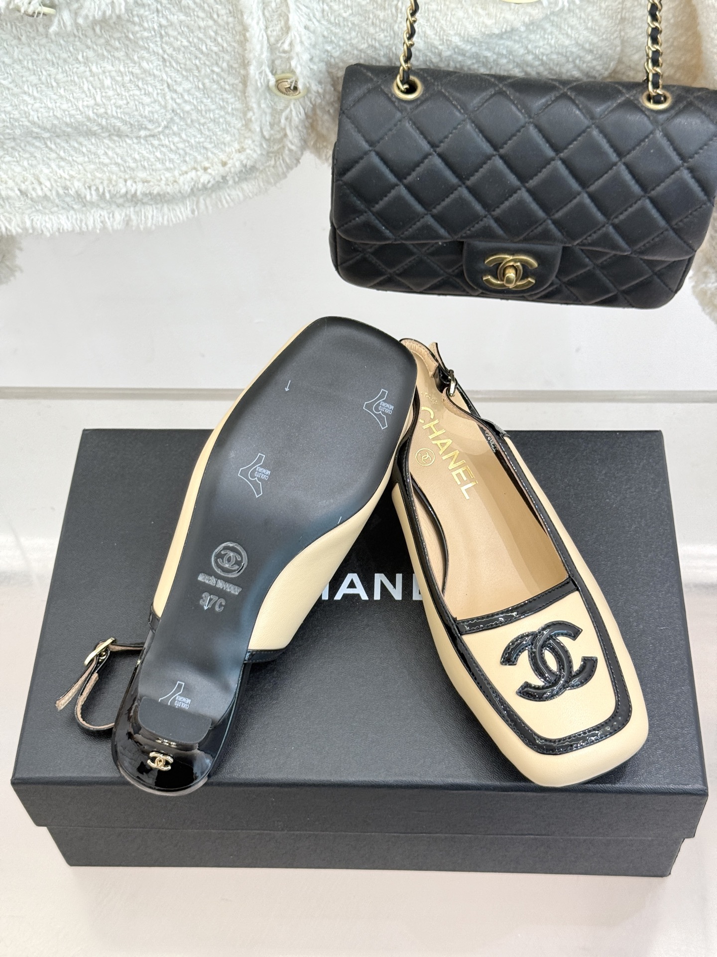 CHANE*|小香26B新品双C 拼色复古方头猫跟单鞋 双C徽标尽显精致质感 复古圆头柔化脚型线条 猫跟稳妥好走不累脚 CHANE*|小香26B新品双C 拼色复古方头猫跟单鞋 双C徽标尽显精致质感 复古圆头柔化脚型线条 猫跟稳妥好走不累脚