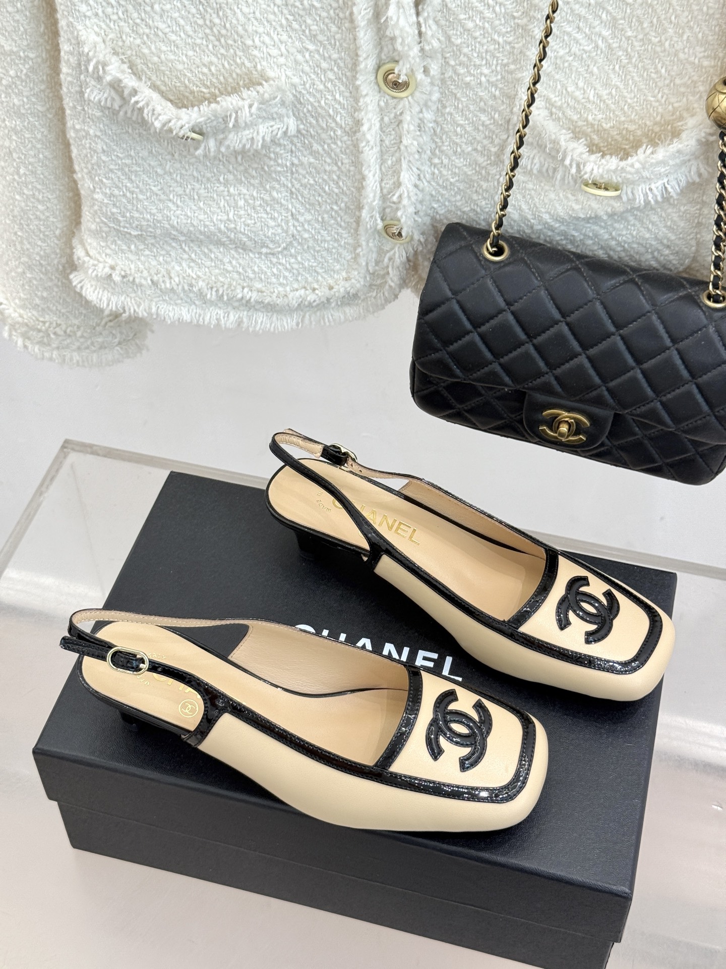 CHANE*|小香26B新品双C 拼色复古方头猫跟单鞋 双C徽标尽显精致质感 复古圆头柔化脚型线条 猫跟稳妥好走不累脚 CHANE*|小香26B新品双C 拼色复古方头猫跟单鞋 双C徽标尽显精致质感 复古圆头柔化脚型线条 猫跟稳妥好走不累脚