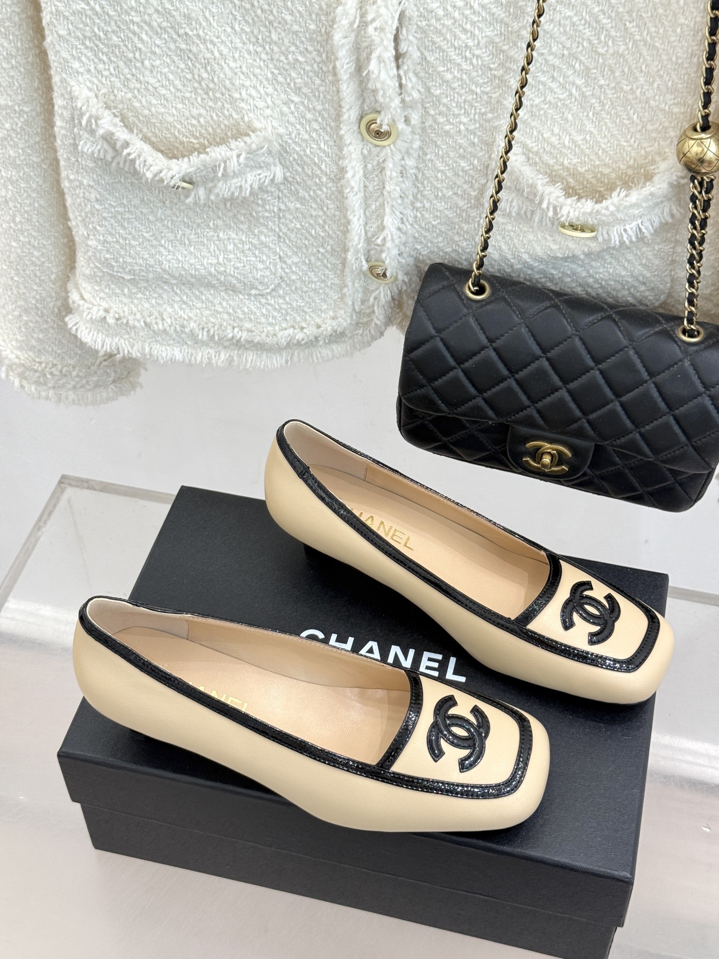 CHANE*｜小香26B新品双C 拼色复古方头猫跟单鞋 双C徽标尽显精致质感 复古圆头柔化脚型线条 猫跟稳妥好走不累脚 