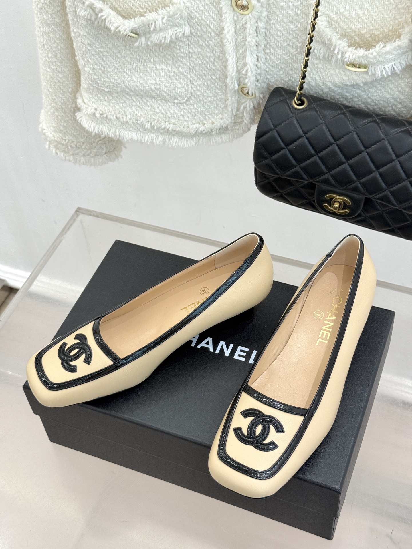 CHANE*｜小香26B新品双C 拼色复古方头猫跟单鞋 双C徽标尽显精致质感 复古圆头柔化脚型线条 猫跟稳妥好走不累脚 