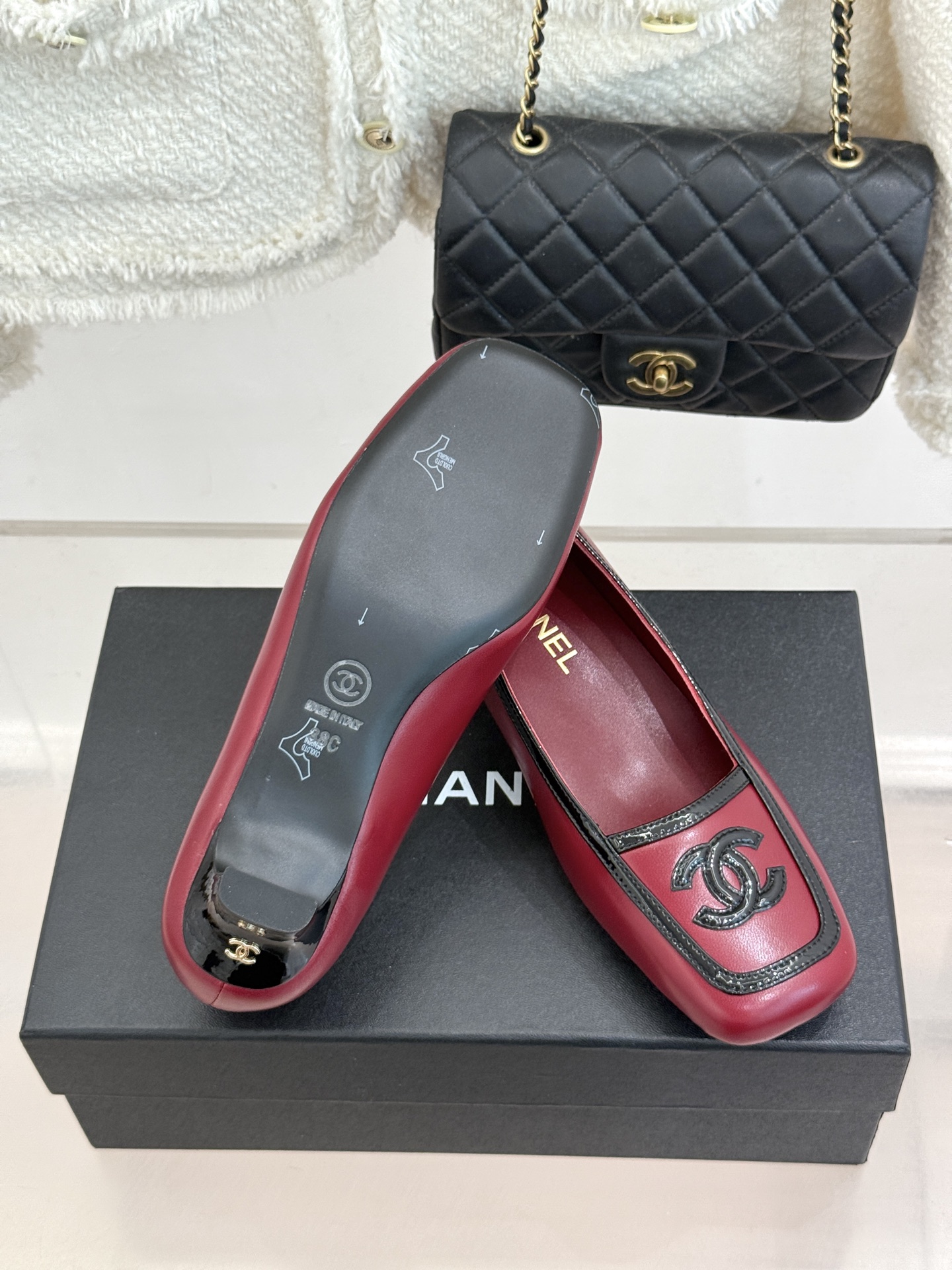 CHANE*|小香26B新品双C 拼色复古方头猫跟单鞋 双C徽标尽显精致质感 复古圆头柔化脚型线条 猫跟稳妥好走不累脚 CHANE*|小香26B新品双C 拼色复古方头猫跟单鞋 双C徽标尽显精致质感 复古圆头柔化脚型线条 猫跟稳妥好走不累脚