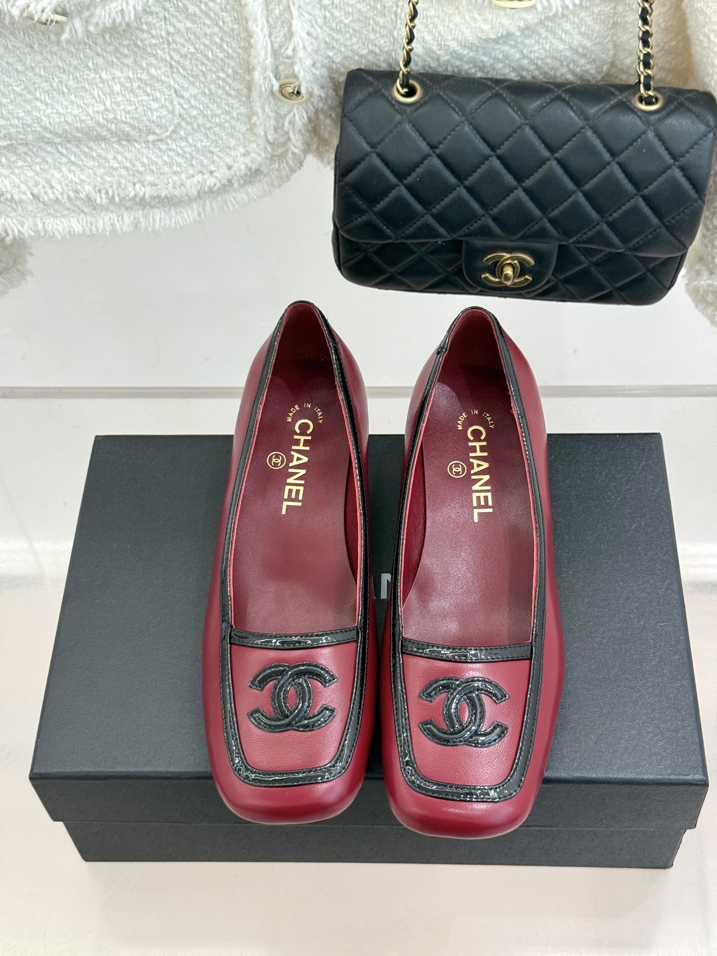CHANE*|小香26B新品双C 拼色复古方头猫跟单鞋 双C徽标尽显精致质感 复古圆头柔化脚型线条 猫跟稳妥好走不累脚 CHANE*|小香26B新品双C 拼色复古方头猫跟单鞋 双C徽标尽显精致质感 复古圆头柔化脚型线条 猫跟稳妥好走不累脚