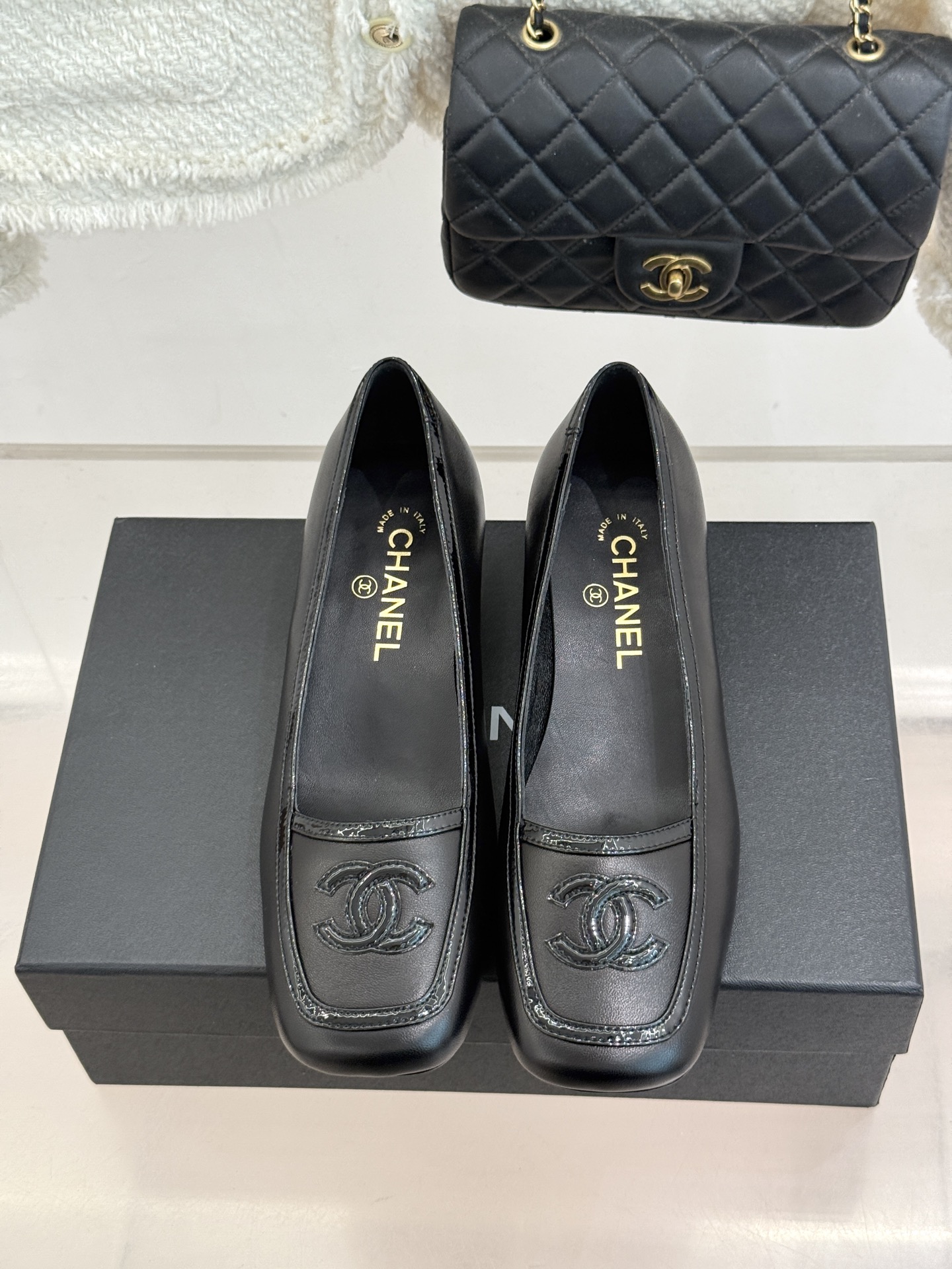 CHANE*｜小香26B新品双C 拼色复古方头猫跟单鞋 双C徽标尽显精致质感 复古圆头柔化脚型线条 猫跟稳妥好走不累脚 