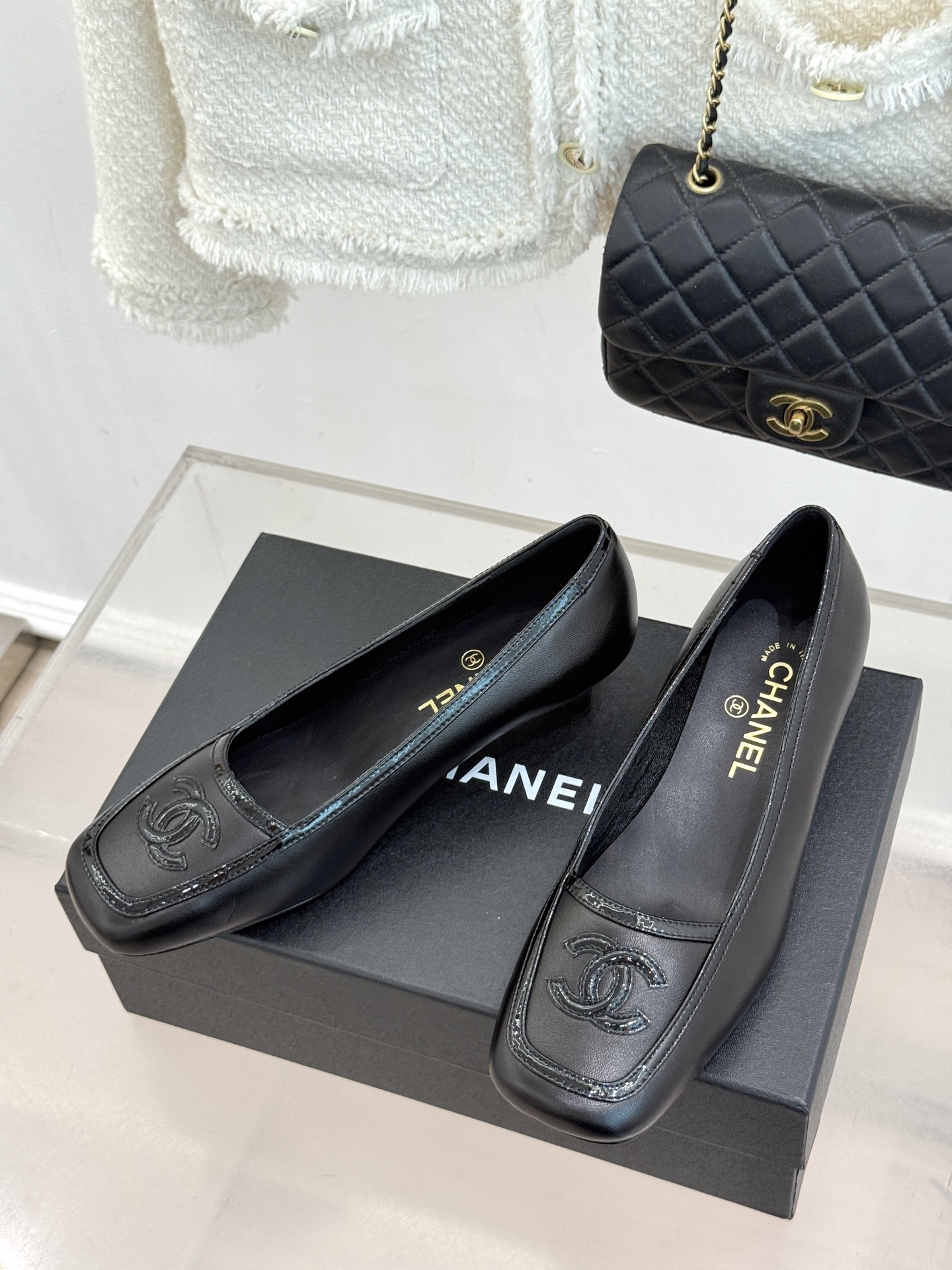 CHANE*｜小香26B新品双C 拼色复古方头猫跟单鞋 双C徽标尽显精致质感 复古圆头柔化脚型线条 猫跟稳妥好走不累脚 