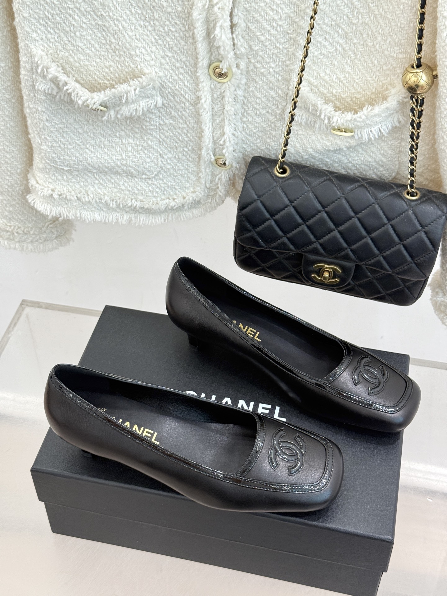 CHANE*｜小香26B新品双C 拼色复古方头猫跟单鞋 双C徽标尽显精致质感 复古圆头柔化脚型线条 猫跟稳妥好走不累脚 