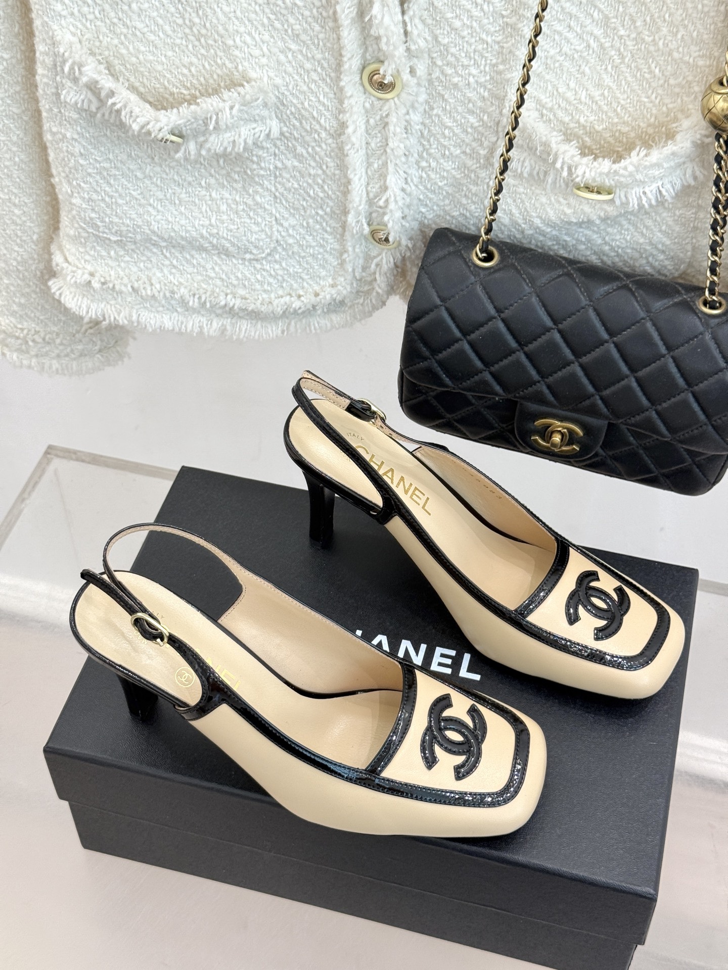 CHANE*|小香26B新品双C 拼色复古方头粗跟高跟鞋 双C徽标尽显精致质感 复古圆头柔化脚型线条 粗跟稳妥好走不累脚 CHANE*|小香26B新品双C 拼色复古方头粗跟高跟鞋 双C徽标尽显精致质感 复古圆头柔化脚型线条 粗跟稳妥好走不累脚
