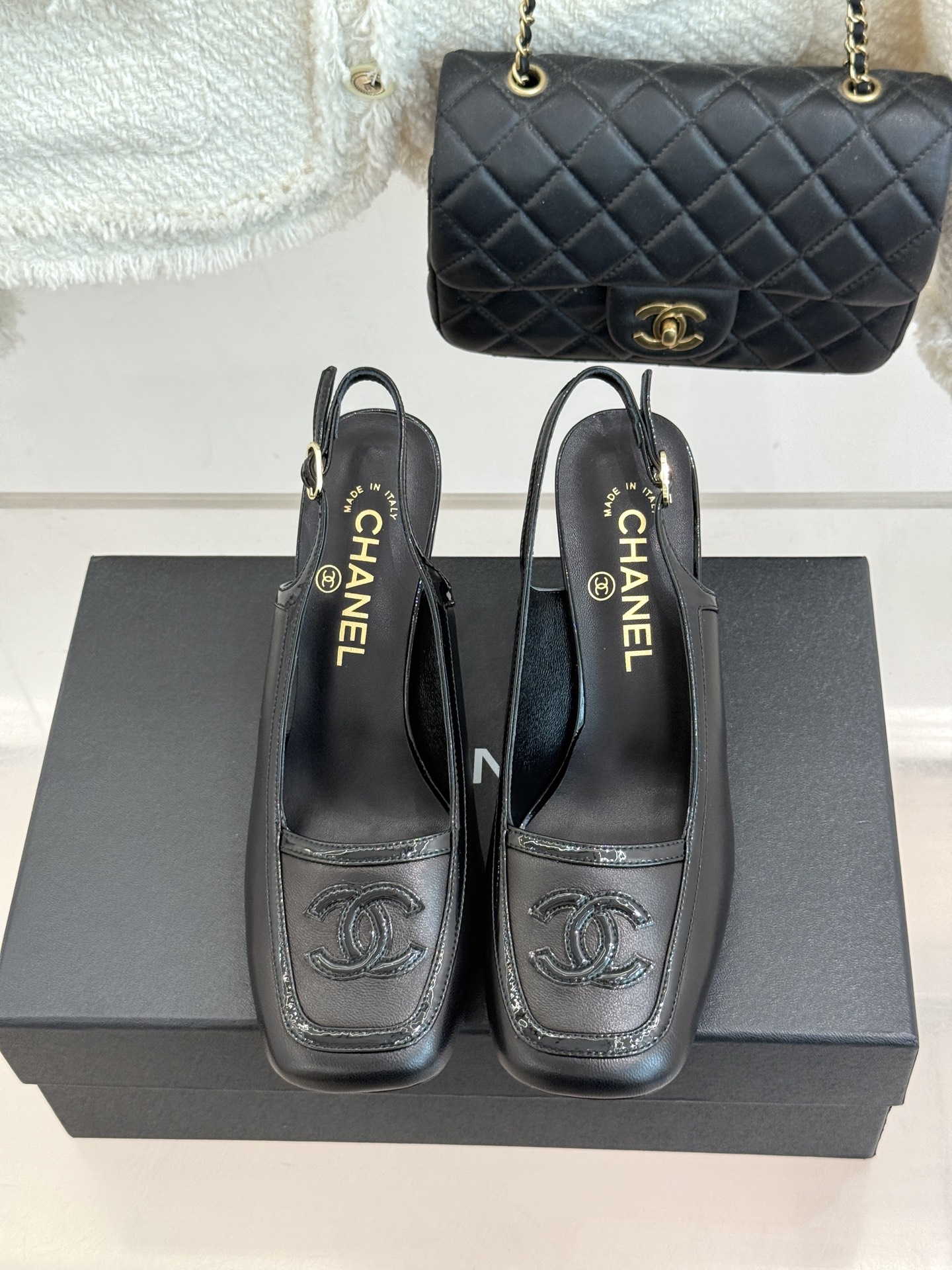 CHANE*|小香26B新品双C 拼色复古方头粗跟高跟鞋 双C徽标尽显精致质感 复古圆头柔化脚型线条 粗跟稳妥好走不累脚 CHANE*|小香26B新品双C 拼色复古方头粗跟高跟鞋 双C徽标尽显精致质感 复古圆头柔化脚型线条 粗跟稳妥好走不累脚