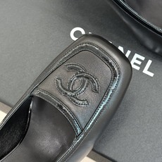 CHANE*|小香26B新品双C 拼色复古方头粗跟高跟鞋 双C徽标尽显精致质感 复古圆头柔化脚型线条 粗跟稳妥好走不累脚 CHANE*|小香26B新品双C 拼色复古方头粗跟高跟鞋 双C徽标尽显精致质感 复古圆头柔化脚型线条 粗跟稳妥好走不累脚