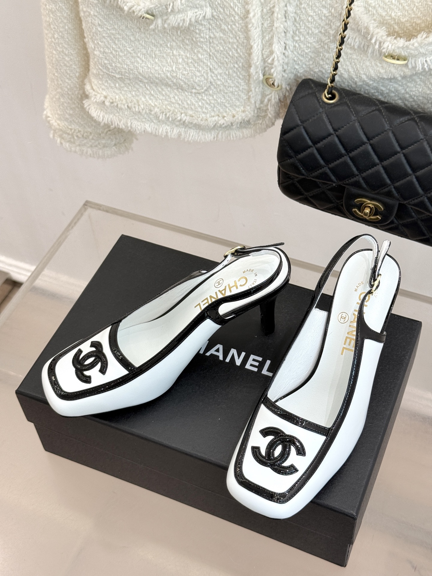 CHANE*|小香26B新品双C 拼色复古方头粗跟高跟鞋 双C徽标尽显精致质感 复古圆头柔化脚型线条 粗跟稳妥好走不累脚 CHANE*|小香26B新品双C 拼色复古方头粗跟高跟鞋 双C徽标尽显精致质感 复古圆头柔化脚型线条 粗跟稳妥好走不累脚