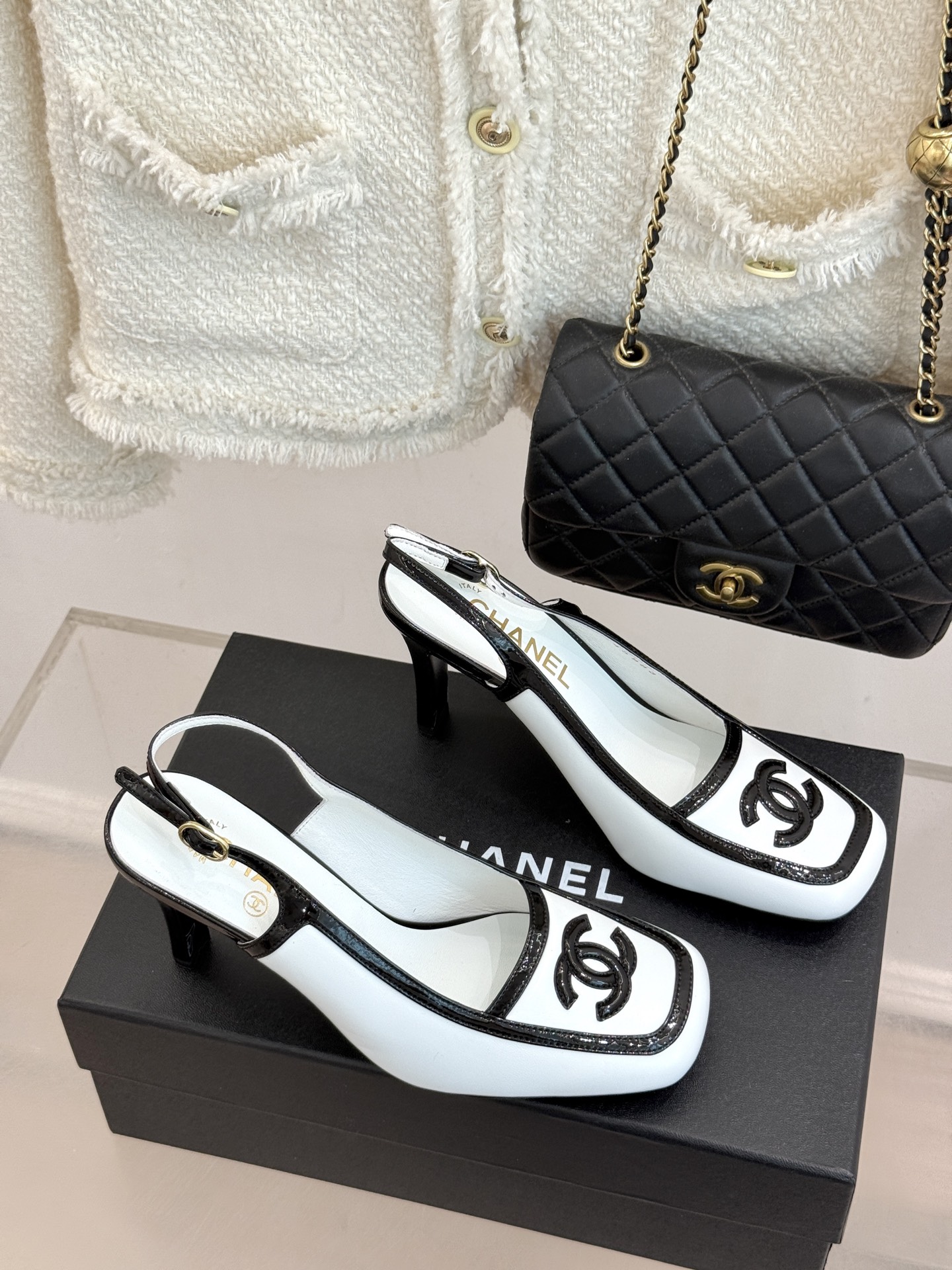 CHANE*|小香26B新品双C 拼色复古方头粗跟高跟鞋 双C徽标尽显精致质感 复古圆头柔化脚型线条 粗跟稳妥好走不累脚 CHANE*|小香26B新品双C 拼色复古方头粗跟高跟鞋 双C徽标尽显精致质感 复古圆头柔化脚型线条 粗跟稳妥好走不累脚