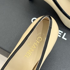 CHANE*|小香26B新品双C 拼色复古方头粗跟高跟鞋 双C徽标尽显精致质感 复古圆头柔化脚型线条 粗跟稳妥好走不累脚 CHANE*|小香26B新品双C 拼色复古方头粗跟高跟鞋 双C徽标尽显精致质感 复古圆头柔化脚型线条 粗跟稳妥好走不累脚