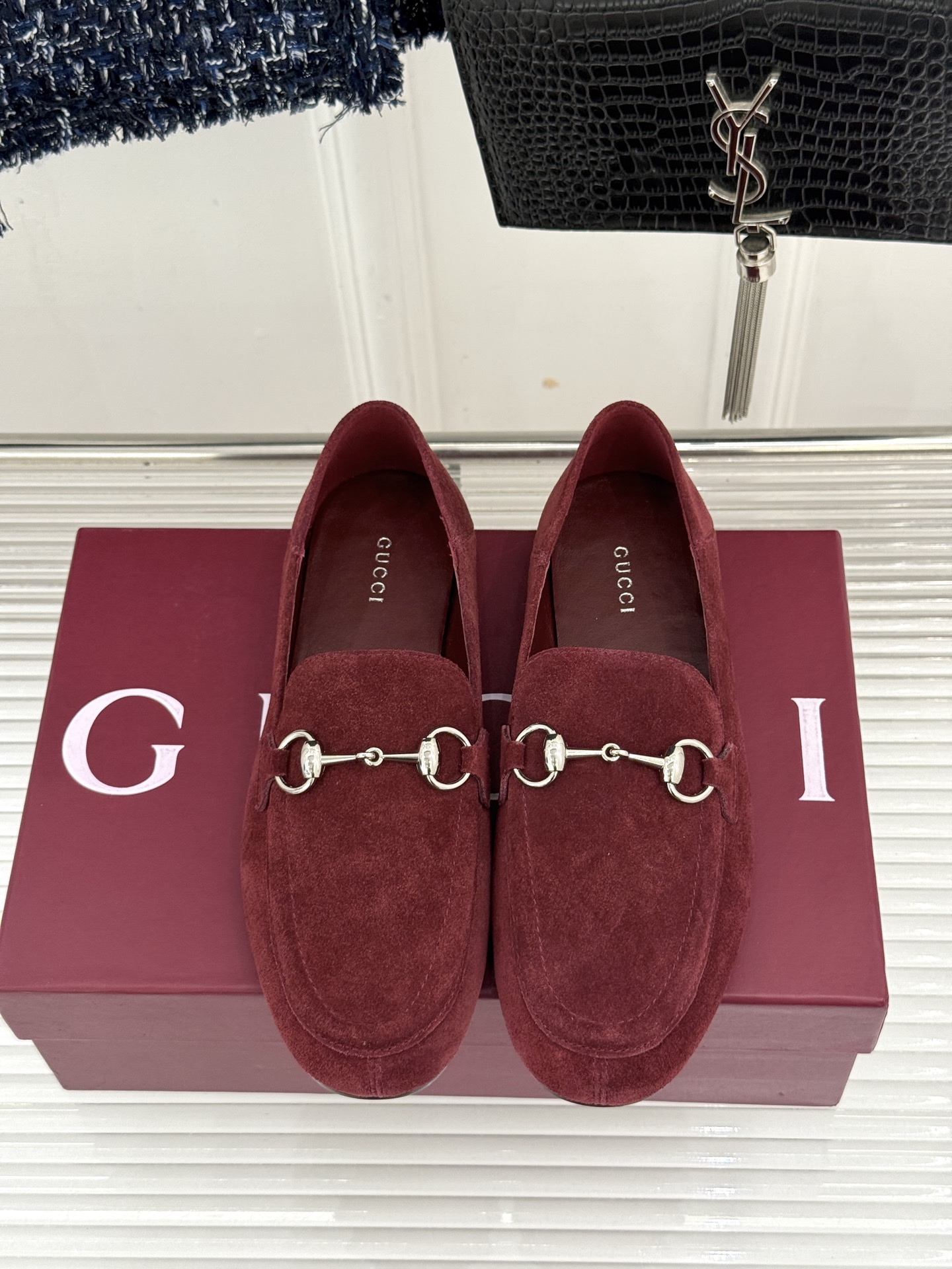 Gucci/古驰经典马衔扣踩跟乐福鞋 自1953年诞生的传奇符号 是优雅与自在的永恒注解。 Gucci经典马衔扣踩跟乐福 Gucci/古驰经典马衔扣踩跟乐福鞋 自1953年诞生的传奇符号 是优雅与自在的永恒注解。 Gucci经典马衔扣踩跟乐福