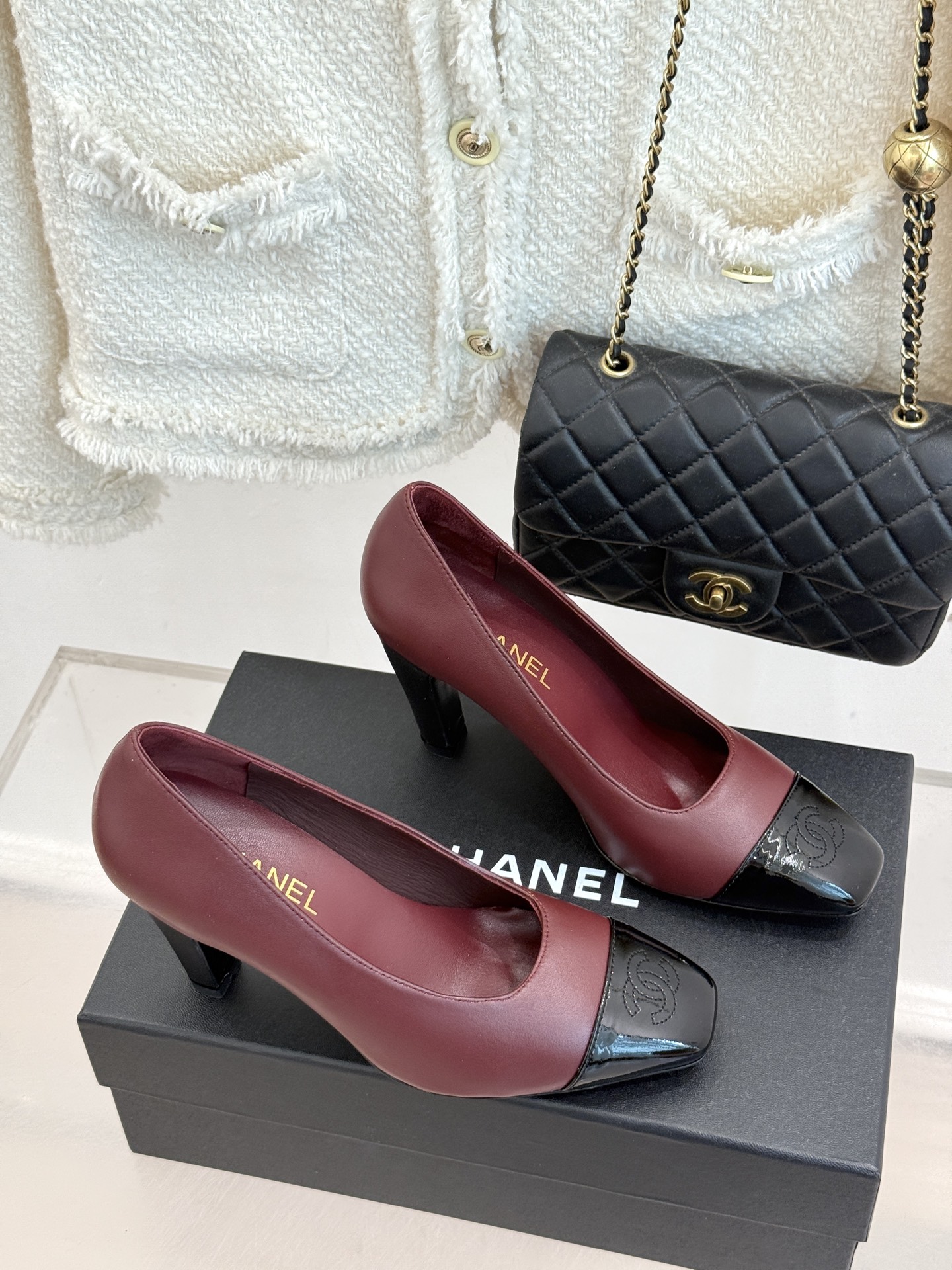 CHANE*|小香26B新品双C 拼色复古方头粗跟高跟鞋 双C徽标尽显精致质感 复古方头柔化脚型线条 粗跟稳妥好走不累脚 CHANE*|小香26B新品双C 拼色复古方头粗跟高跟鞋 双C徽标尽显精致质感 复古方头柔化脚型线条 粗跟稳妥好走不累脚