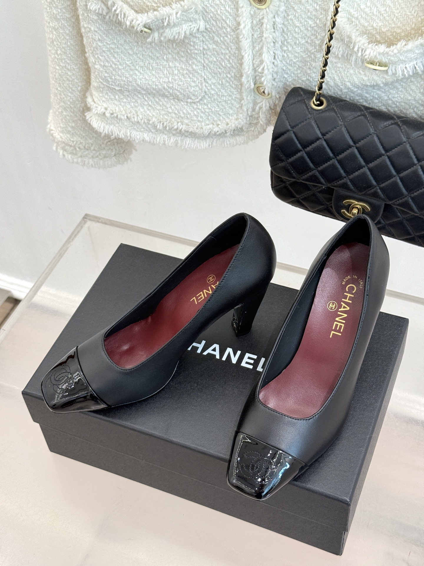 CHANE*|小香26B新品双C 拼色复古方头粗跟高跟鞋 双C徽标尽显精致质感 复古方头柔化脚型线条 粗跟稳妥好走不累脚 CHANE*|小香26B新品双C 拼色复古方头粗跟高跟鞋 双C徽标尽显精致质感 复古方头柔化脚型线条 粗跟稳妥好走不累脚