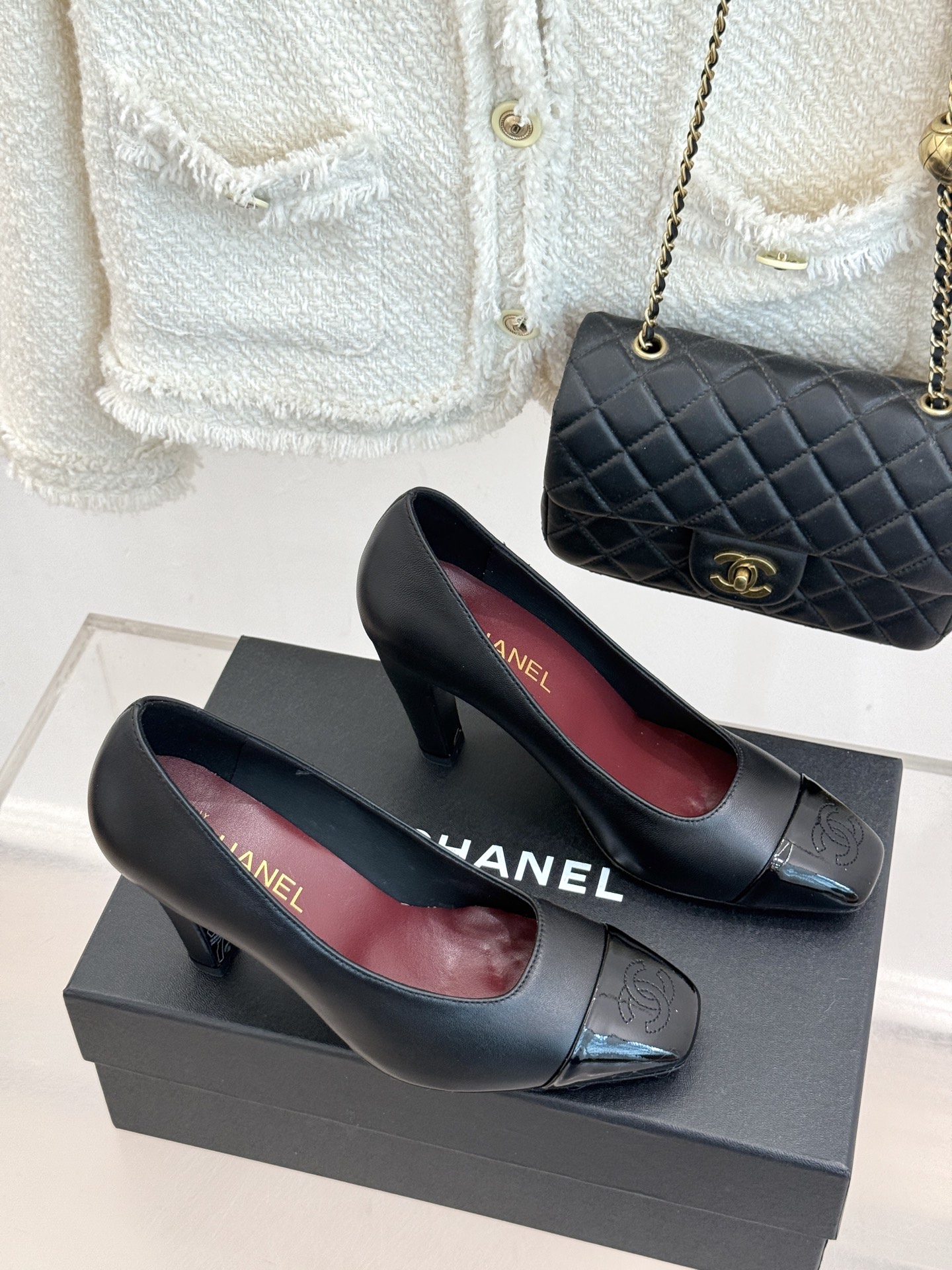 CHANE*|小香26B新品双C 拼色复古方头粗跟高跟鞋 双C徽标尽显精致质感 复古方头柔化脚型线条 粗跟稳妥好走不累脚 CHANE*|小香26B新品双C 拼色复古方头粗跟高跟鞋 双C徽标尽显精致质感 复古方头柔化脚型线条 粗跟稳妥好走不累脚