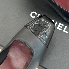 CHANE*|小香26B新品双C 拼色复古方头粗跟高跟鞋 双C徽标尽显精致质感 复古方头柔化脚型线条 粗跟稳妥好走不累脚 CHANE*|小香26B新品双C 拼色复古方头粗跟高跟鞋 双C徽标尽显精致质感 复古方头柔化脚型线条 粗跟稳妥好走不累脚