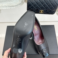 CHANE*|小香26B新品双C 拼色复古方头粗跟高跟鞋 双C徽标尽显精致质感 复古方头柔化脚型线条 粗跟稳妥好走不累脚 CHANE*|小香26B新品双C 拼色复古方头粗跟高跟鞋 双C徽标尽显精致质感 复古方头柔化脚型线条 粗跟稳妥好走不累脚